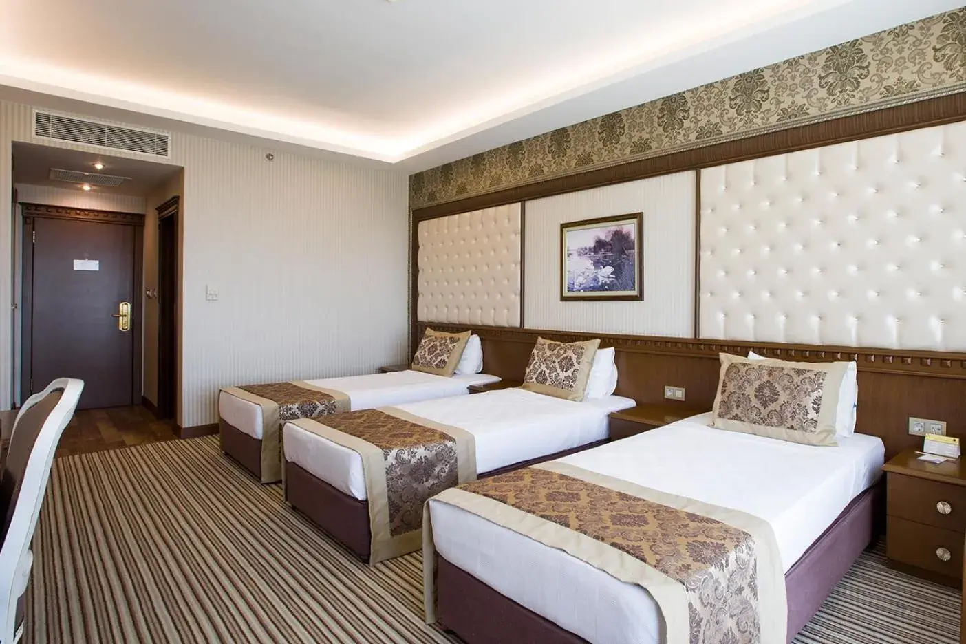 Triple Room in Grand Altuntas Hotel Triple Room in Grand Altuntas Hotel
