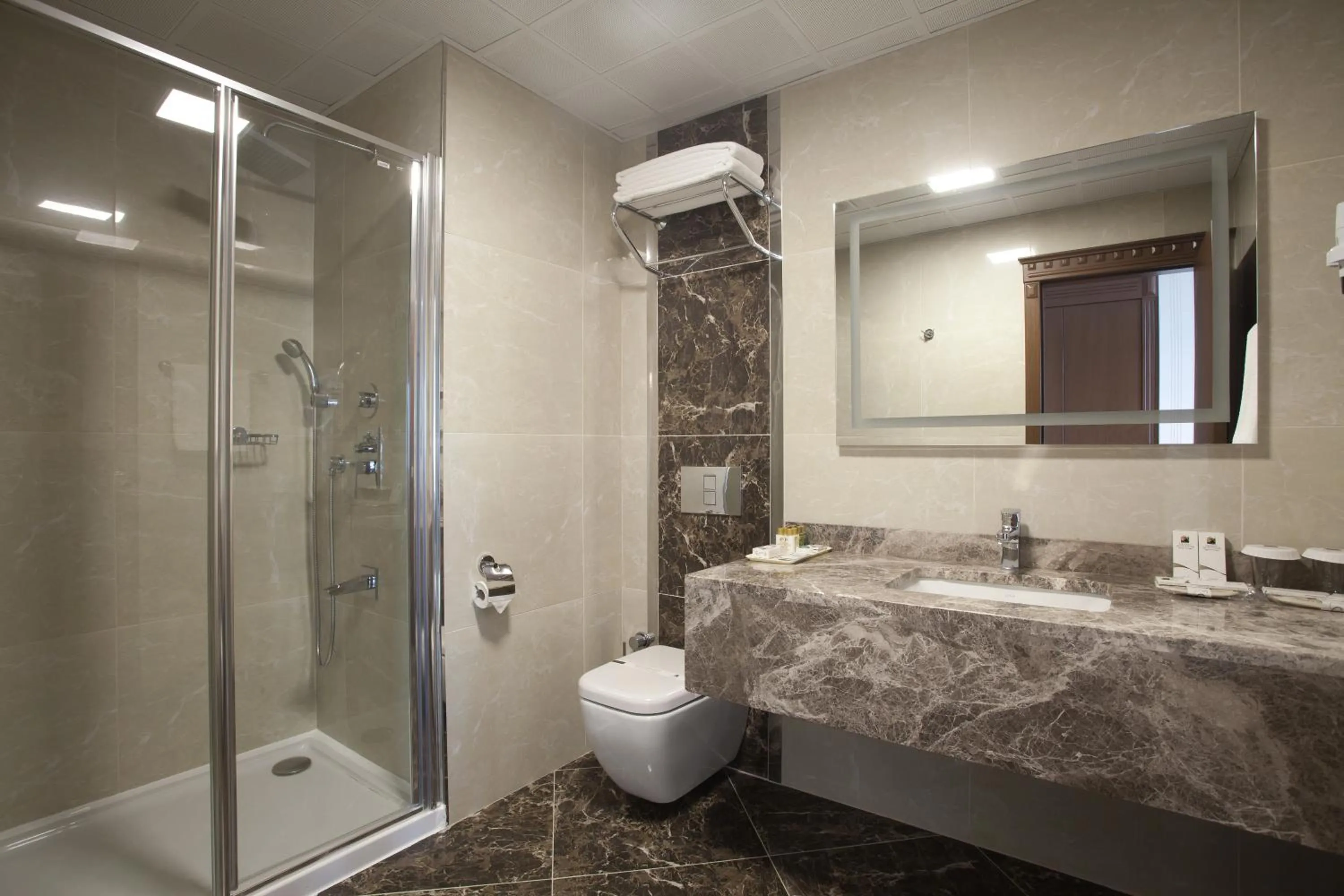 Shower in Grand Altuntas Hotel