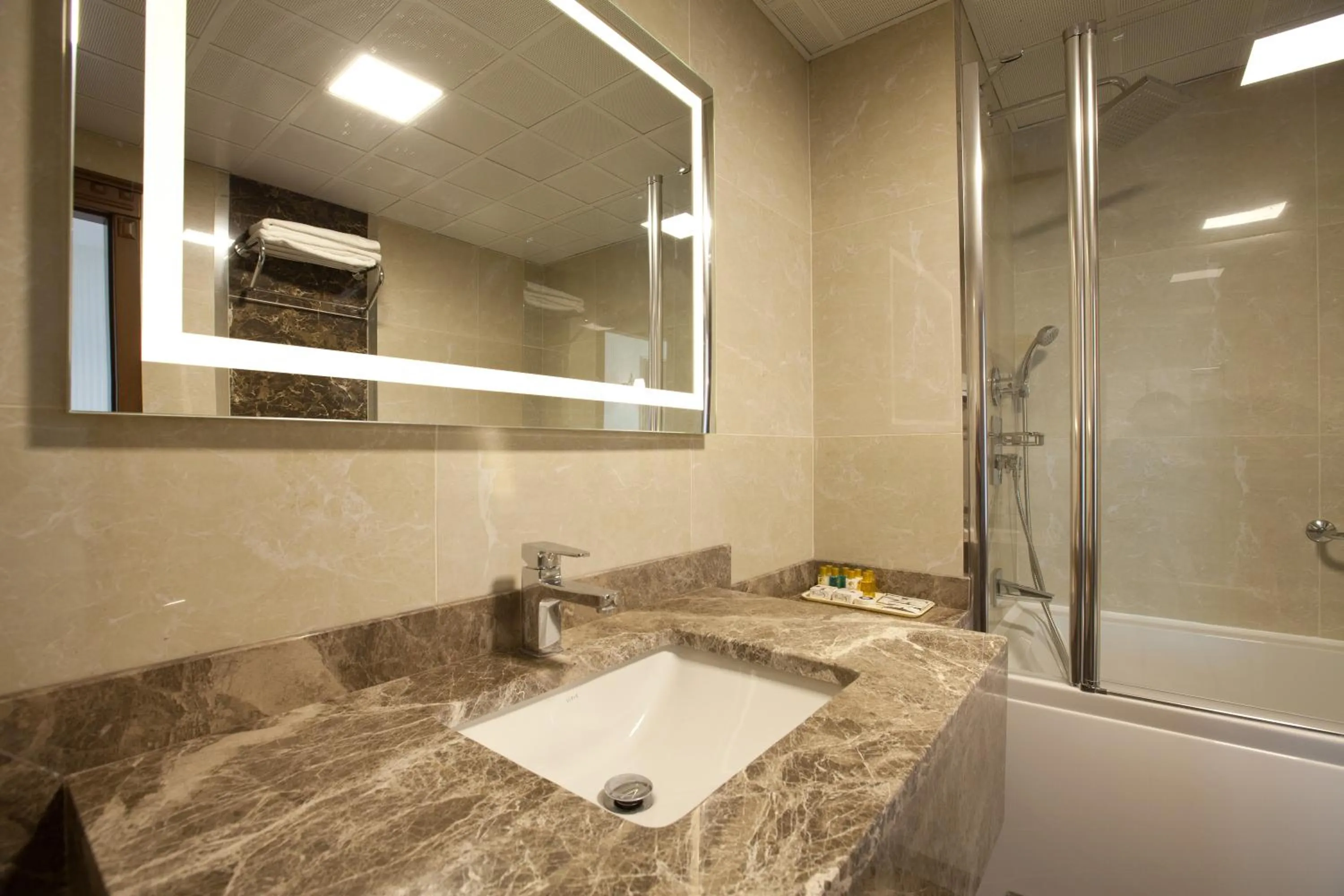 Bathroom in Grand Altuntas Hotel