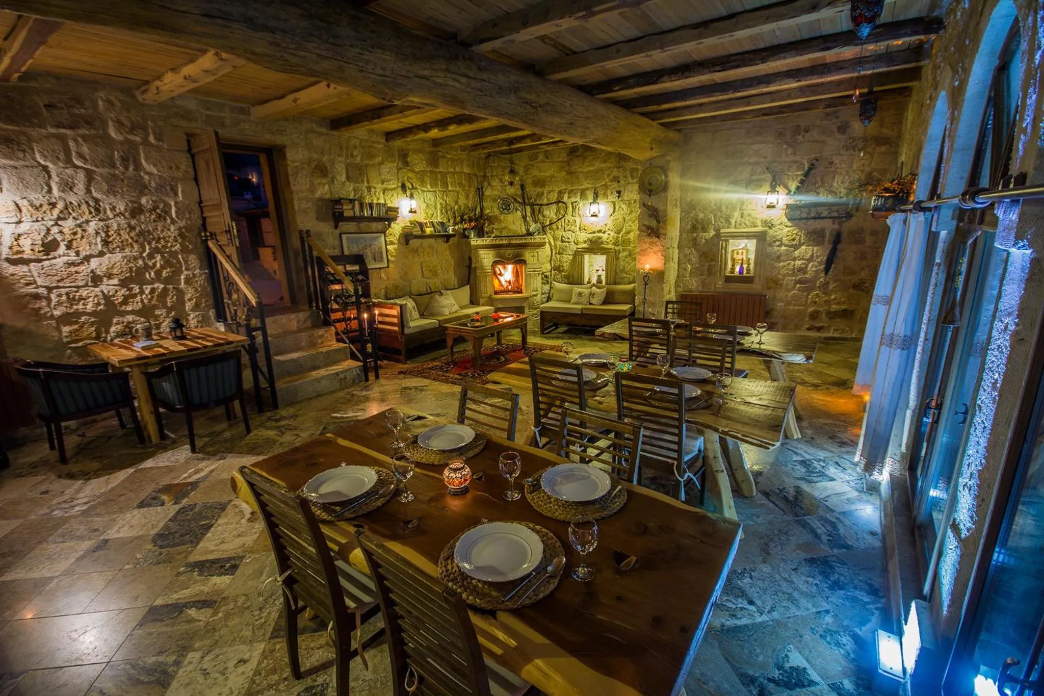 Restaurant/places to eat in Assiana Cave Hotel