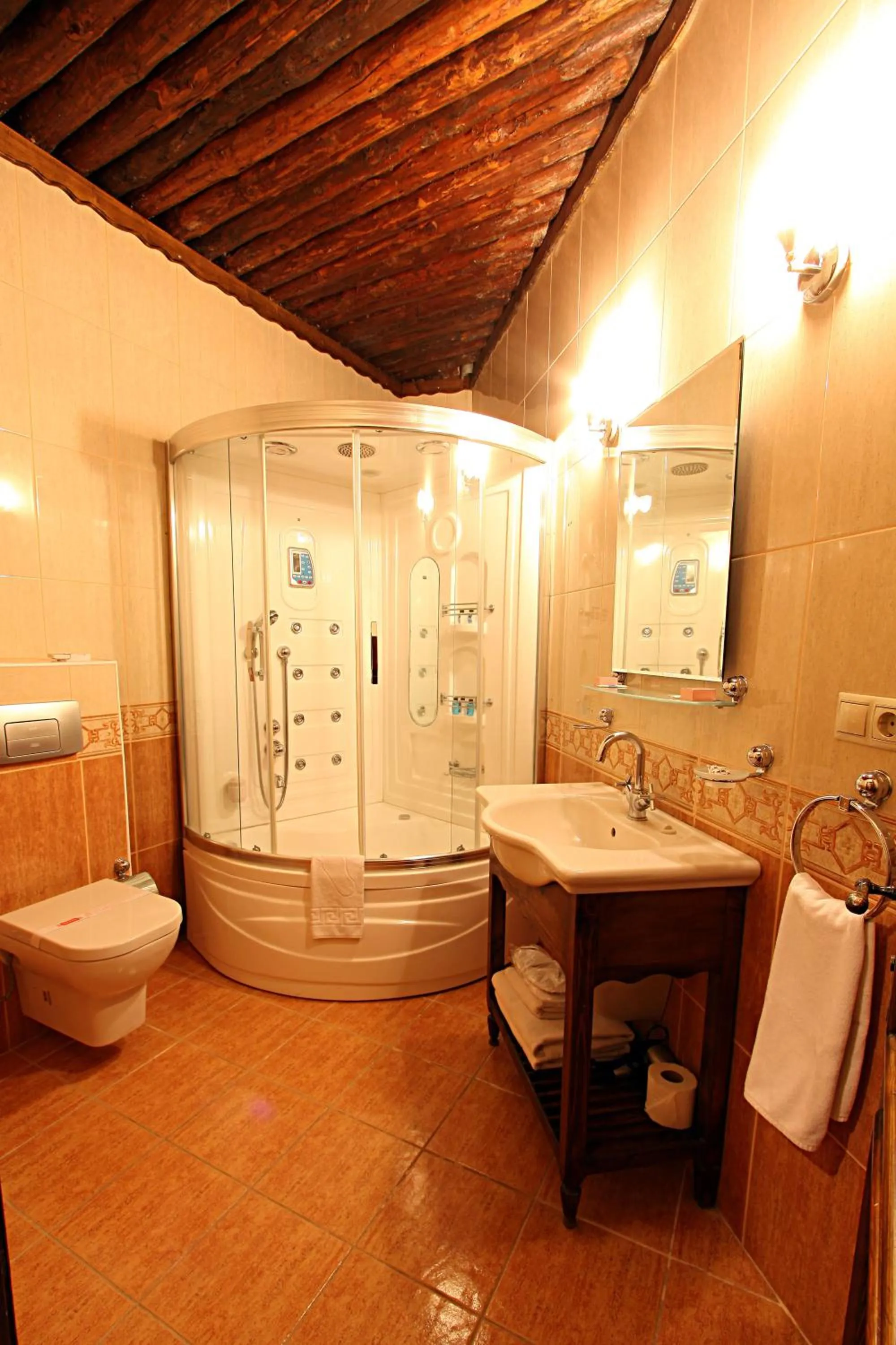 Shower in Assiana Cave Hotel
