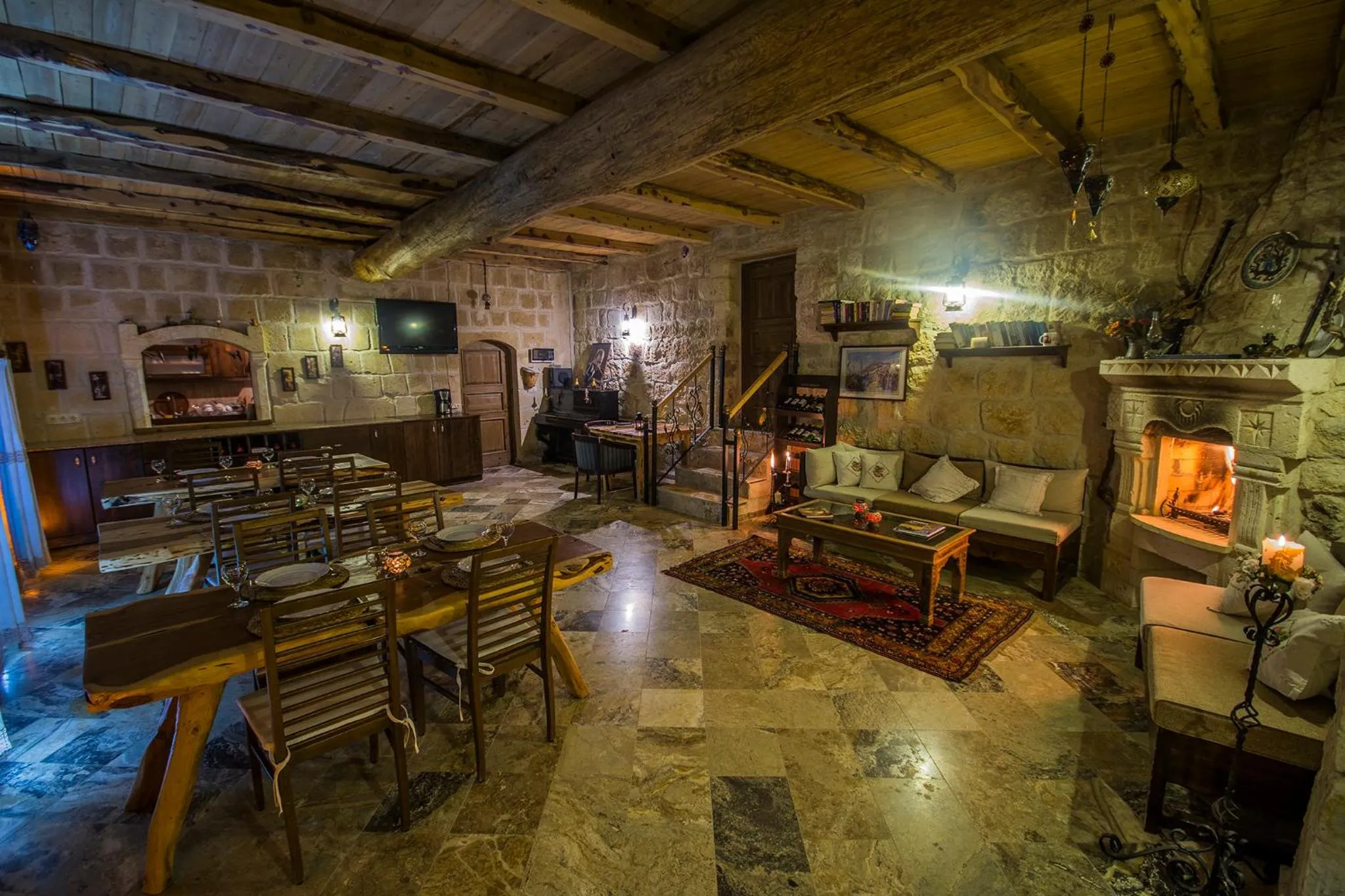 Communal lounge/ TV room in Assiana Cave Hotel