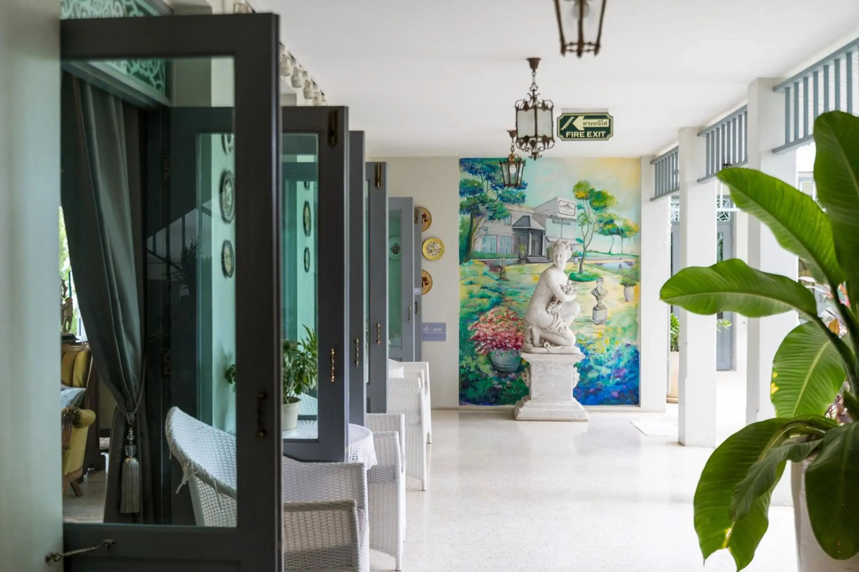 Facade/entrance in Villa Amphawa Facade/entrance in Villa Amphawa