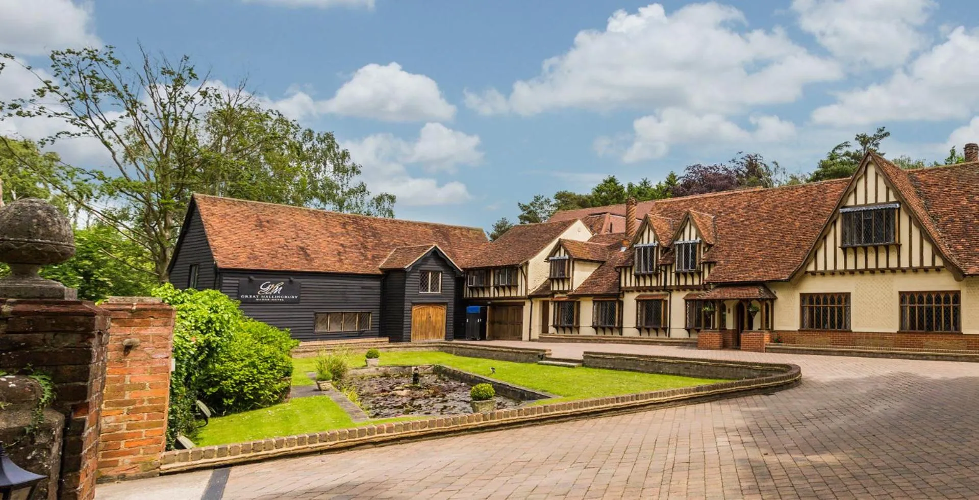 Property building in Great Hallingbury Manor & Lodges London Stansted