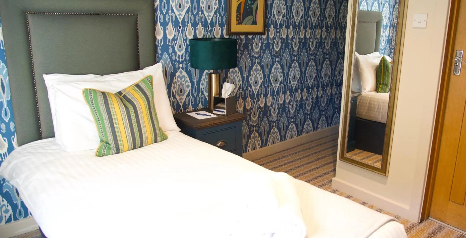 Bed in Great Hallingbury Manor & Lodges London Stansted