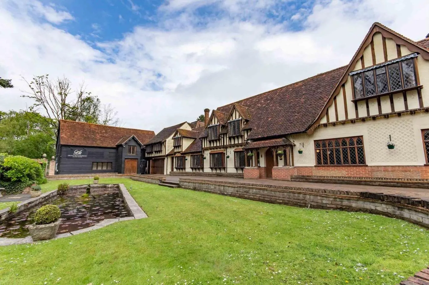 Property building in Great Hallingbury Manor & Lodges London Stansted