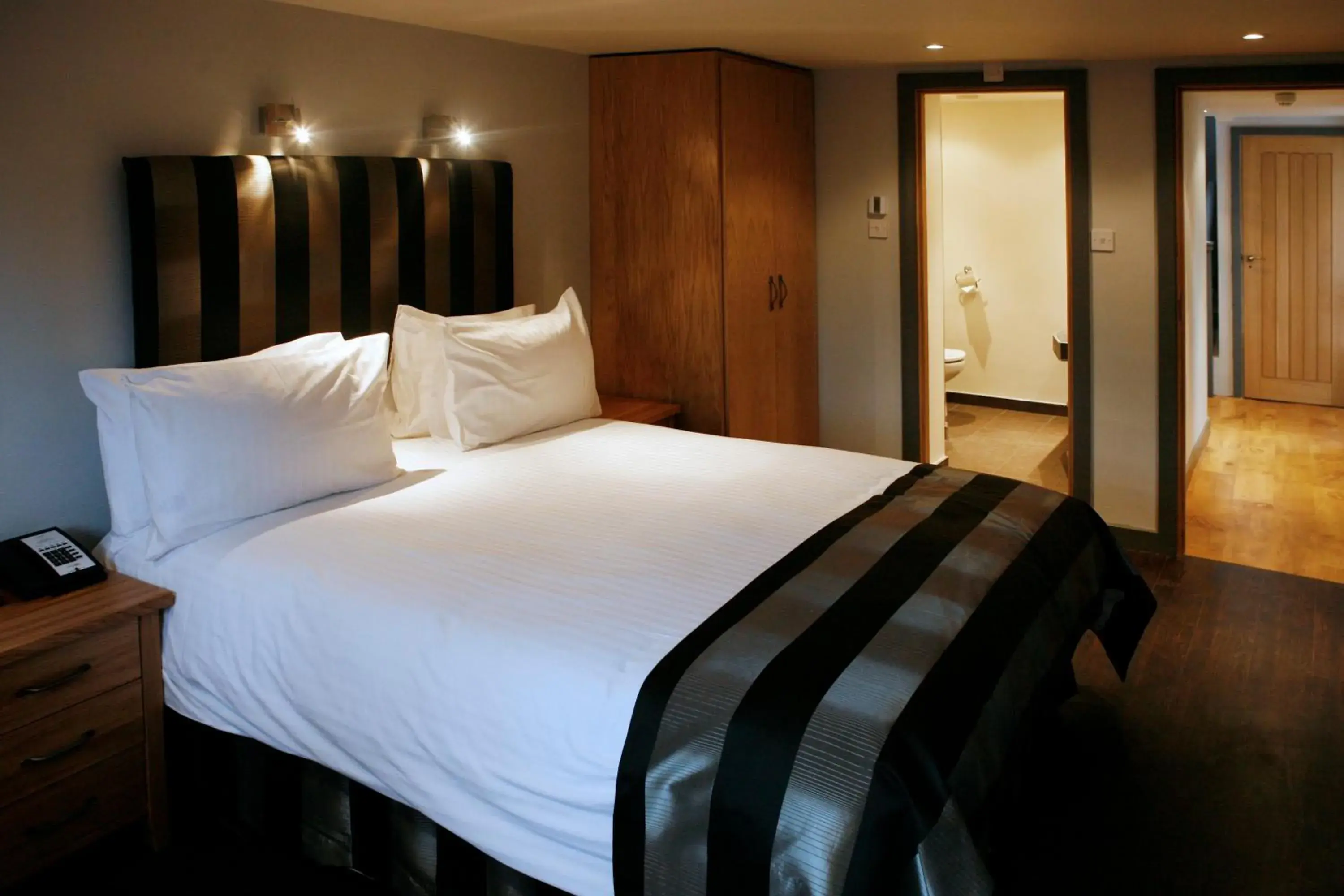 Classic Double Room with 15 days Parking in Great Hallingbury Manor & Lodges London Stansted Classic Double Room with 15 days Parking in Great Hallingbury Manor & Lodges London Stansted