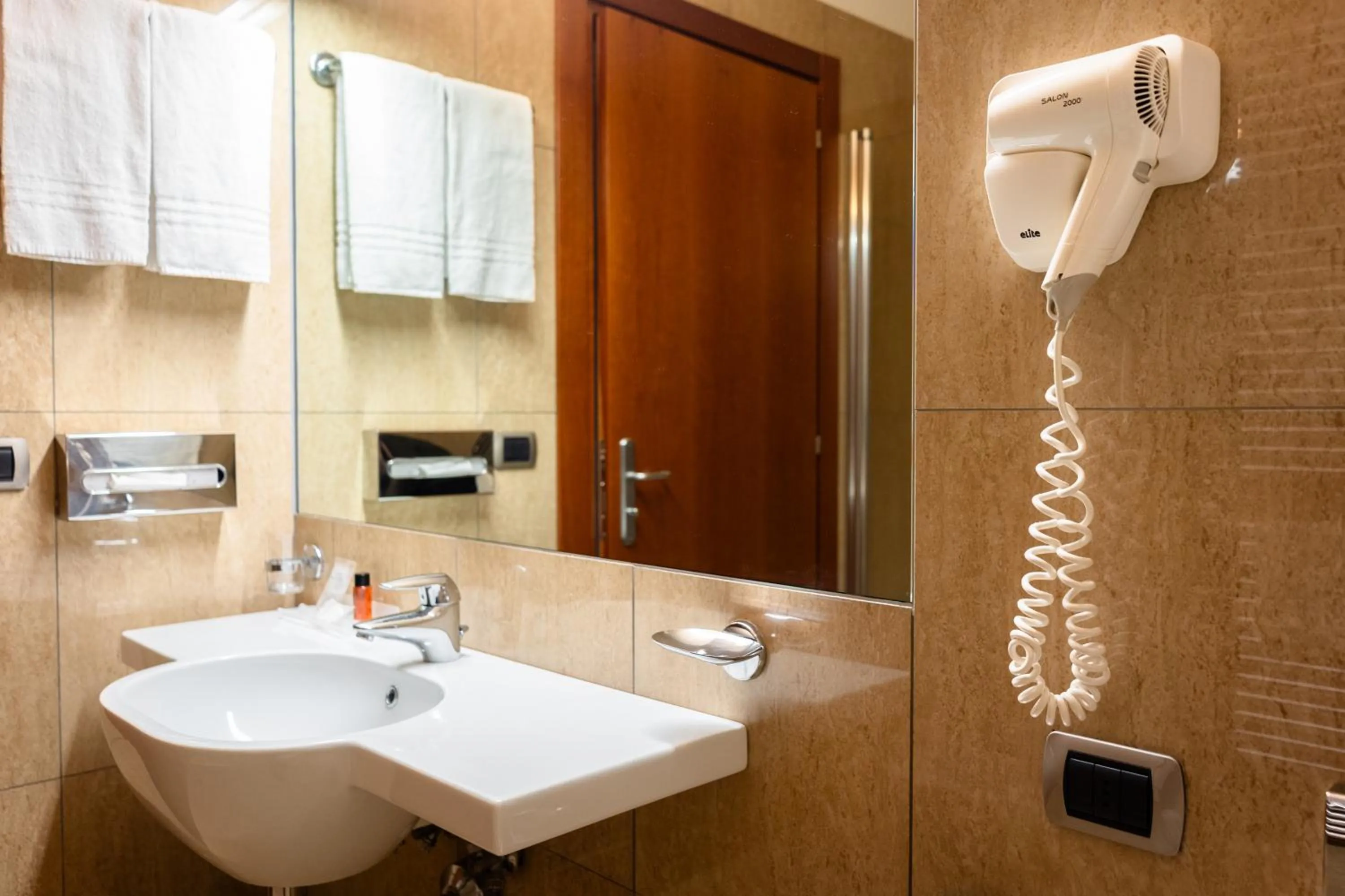 Hotel Airone - Ombrellone incluso al bagno Dolce Vita a Marina dal 1 giugno al 28 settembre