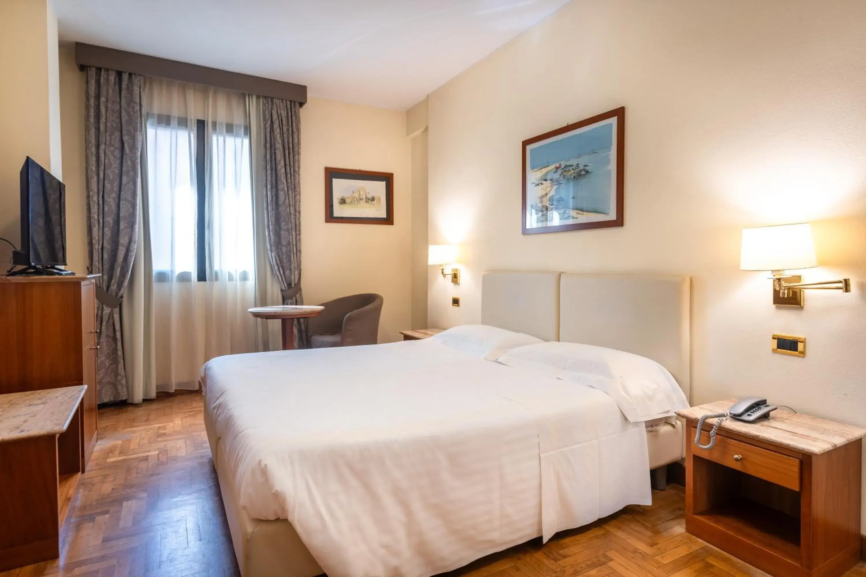 Standard Double or Twin Room - single occupancy in Hotel Airone - Ombrellone incluso al bagno Dolce Vita a Marina dal 1 giugno al 28 settembre Standard Double or Twin Room - single occupancy in Hotel Airone - Ombrellone incluso al bagno Dolce Vita a Marina dal 1 giugno al 28 settembre