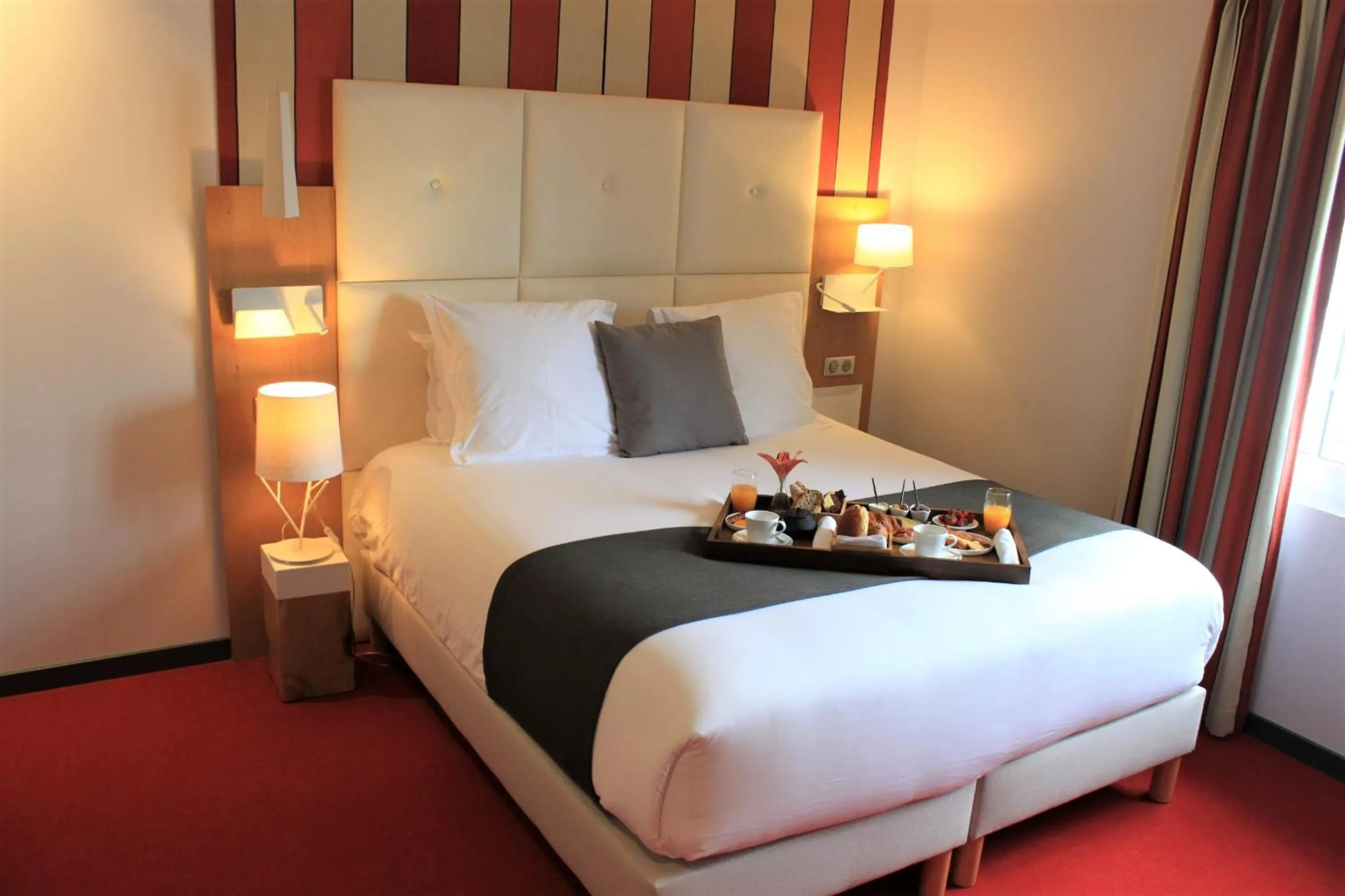 Breakfast, Bed in Hôtel Berria par La Maison de Pierre