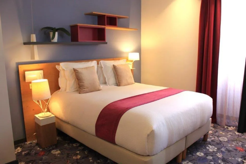 Bed in Hôtel Berria par La Maison de Pierre