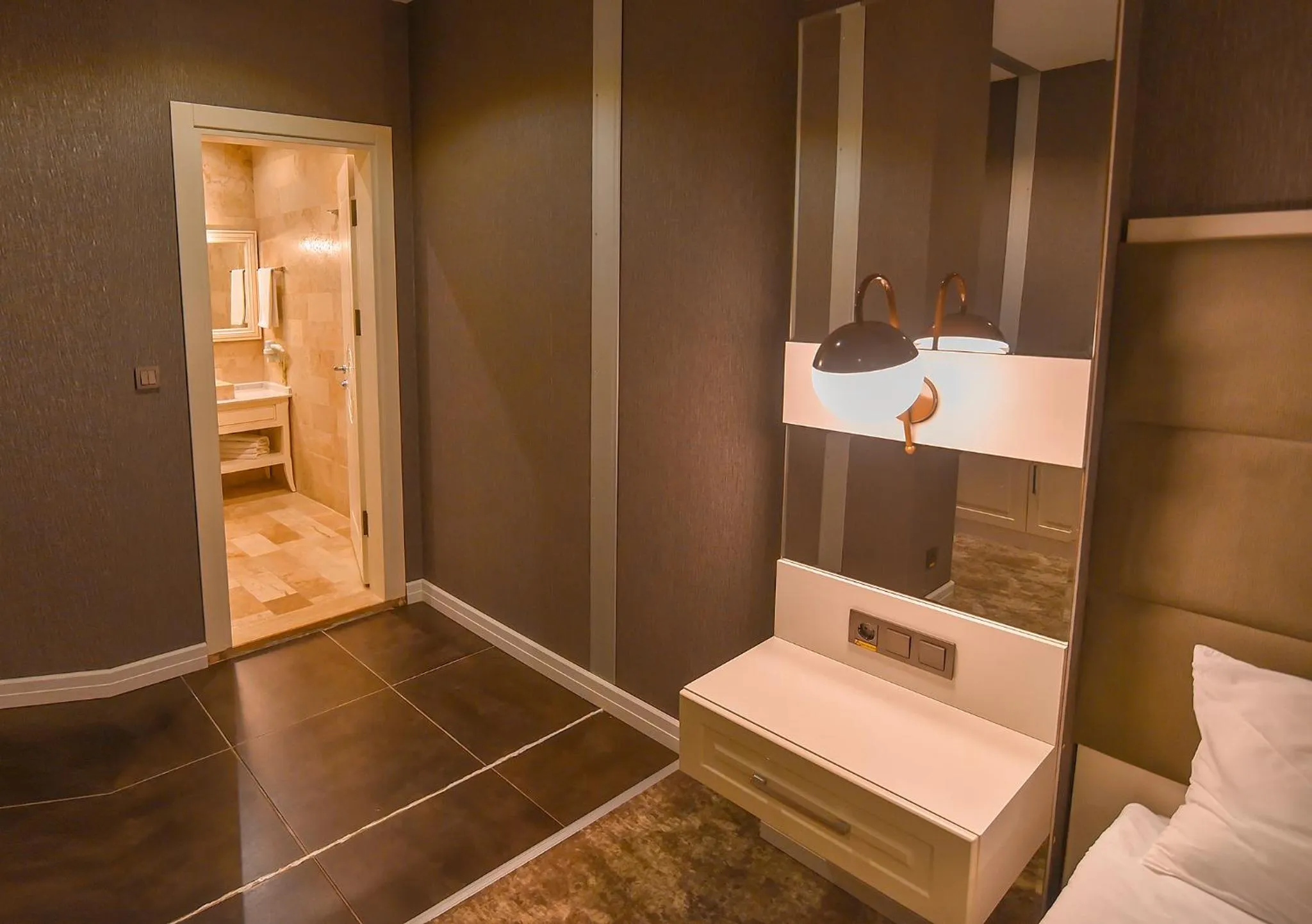 Bedroom, Bed in Royal Comfort Hotel