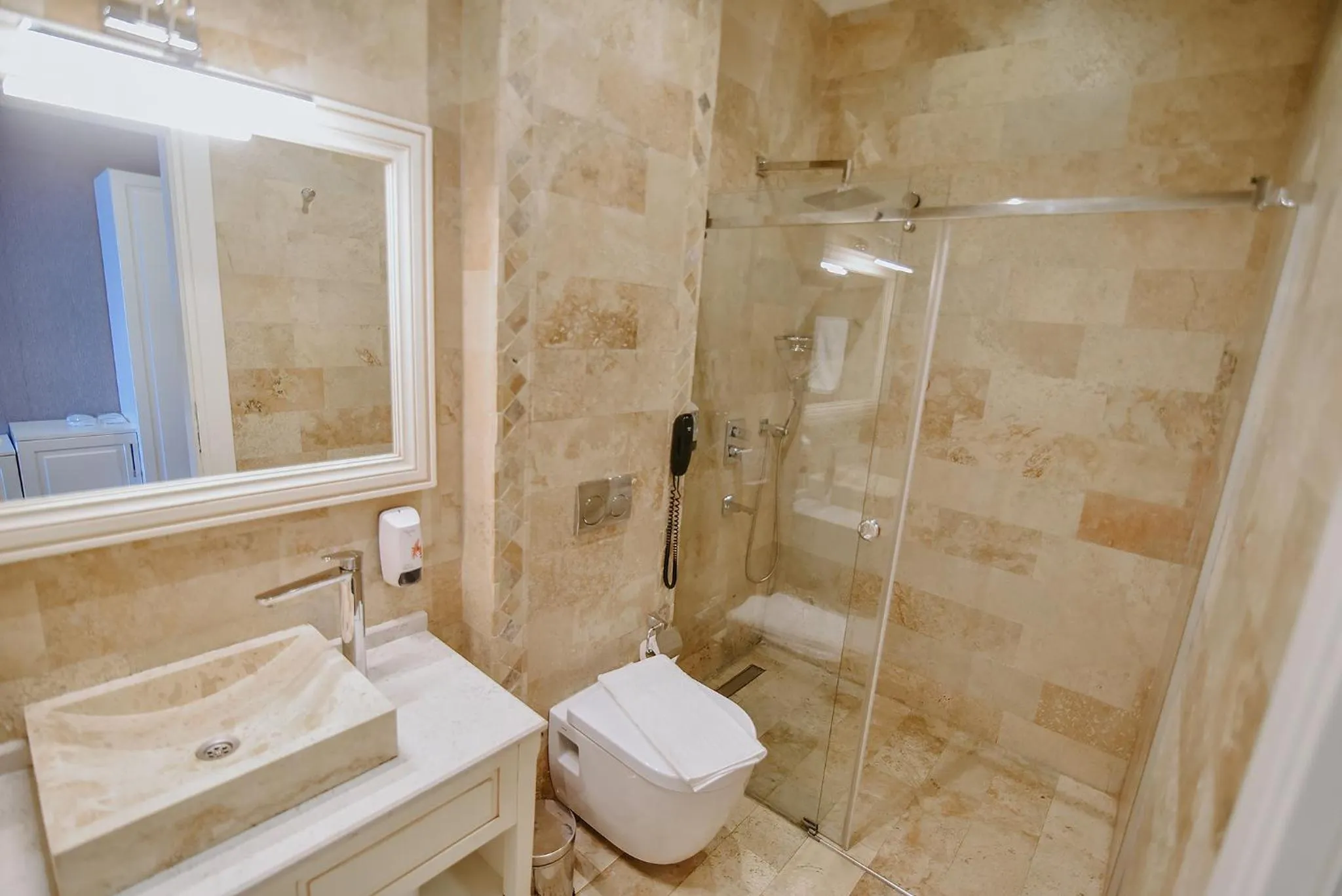 Shower in Royal Comfort Hotel