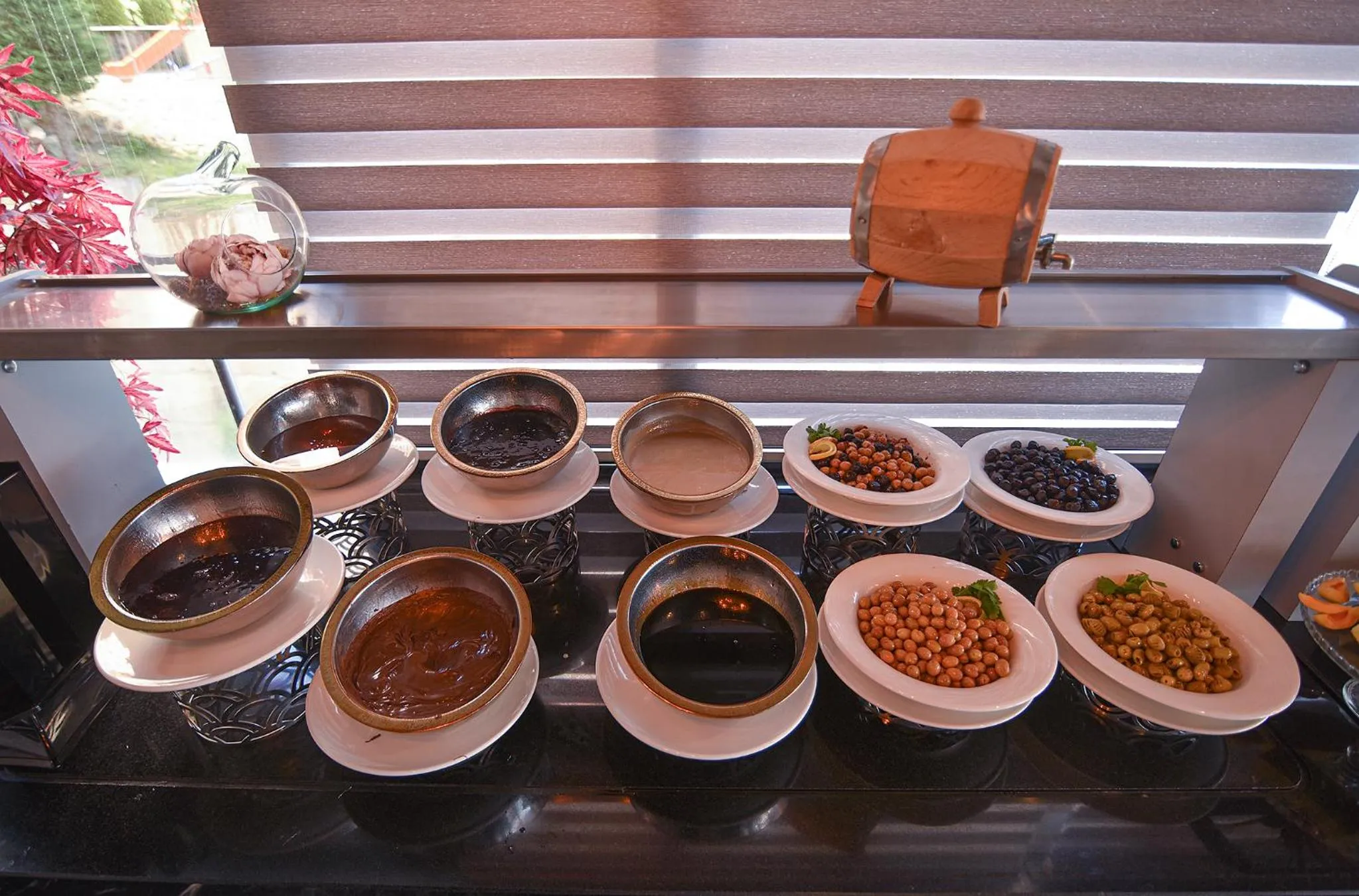 Food and drinks in Royal Comfort Hotel