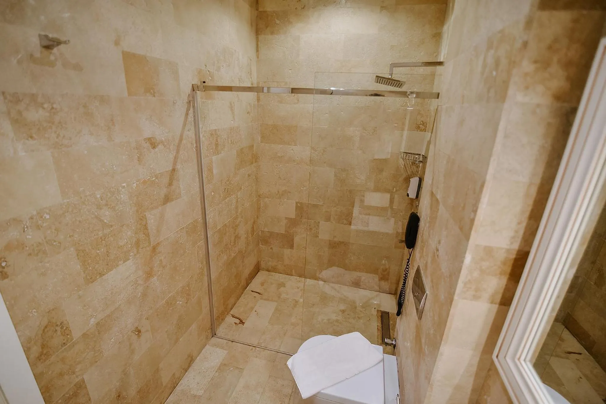 Shower in Royal Comfort Hotel