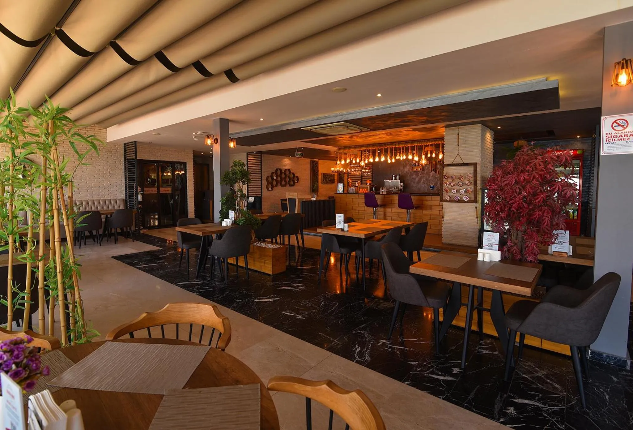 Lounge or bar in Royal Comfort Hotel