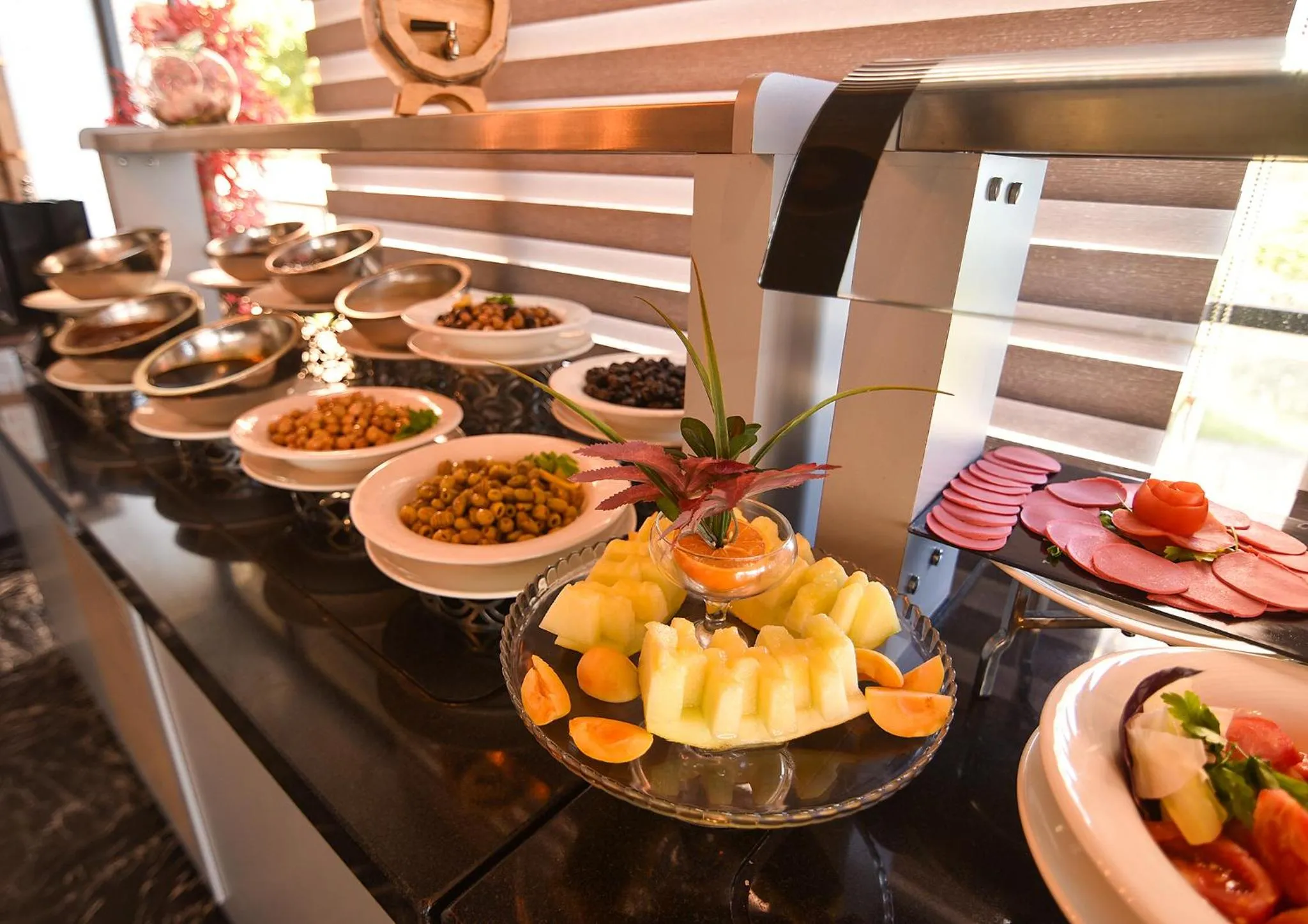 Food and drinks in Royal Comfort Hotel