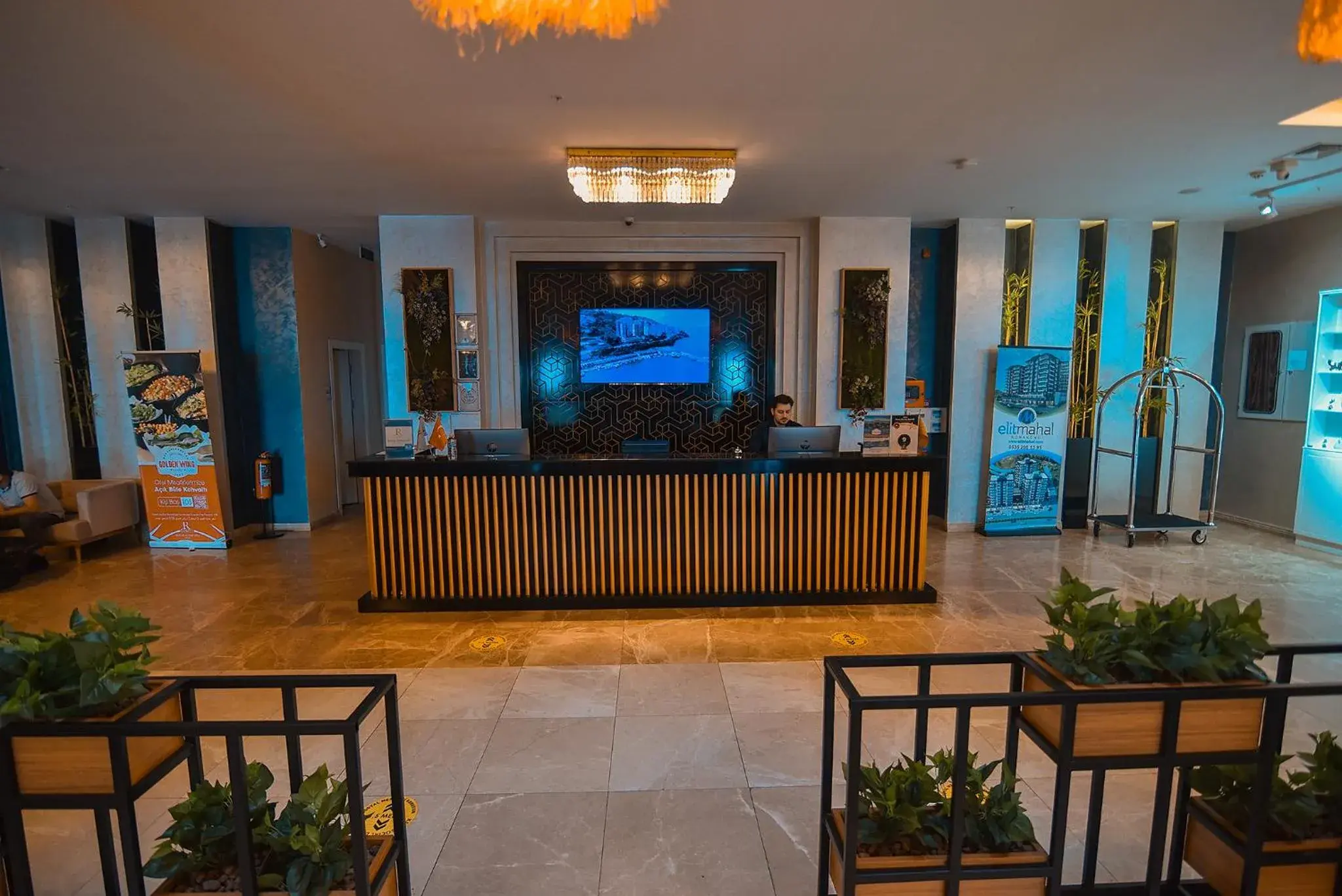 Lobby or reception in Royal Comfort Hotel Lobby or reception in Royal Comfort Hotel