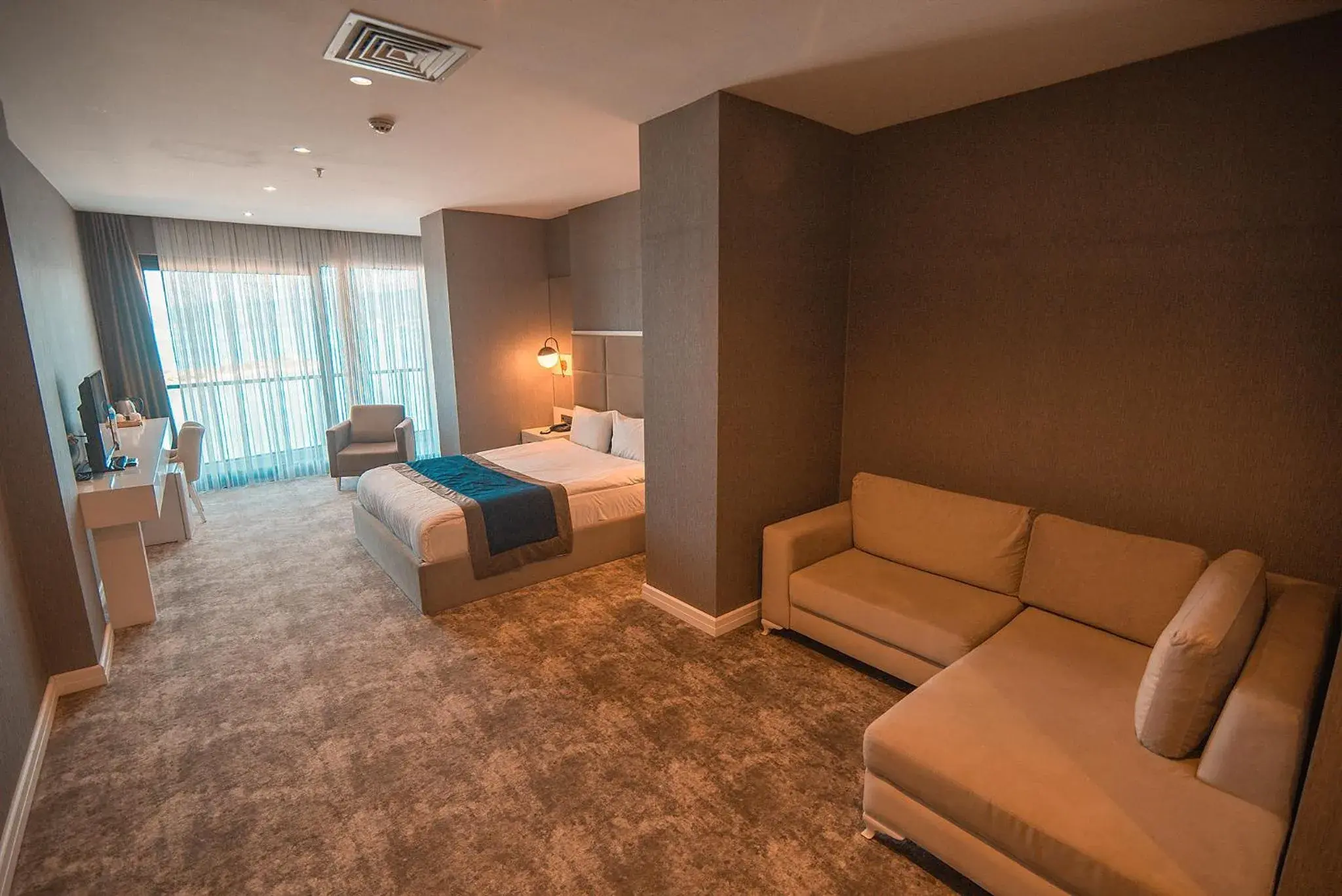 Living room, Bed in Royal Comfort Hotel Living room, Bed in Royal Comfort Hotel