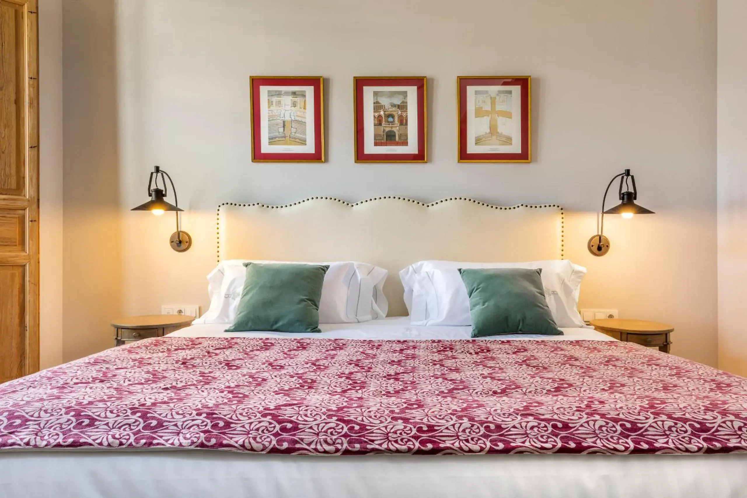 Penthouse with terrace and small pool in Palacio Bucarelli Penthouse with terrace and small pool in Palacio Bucarelli