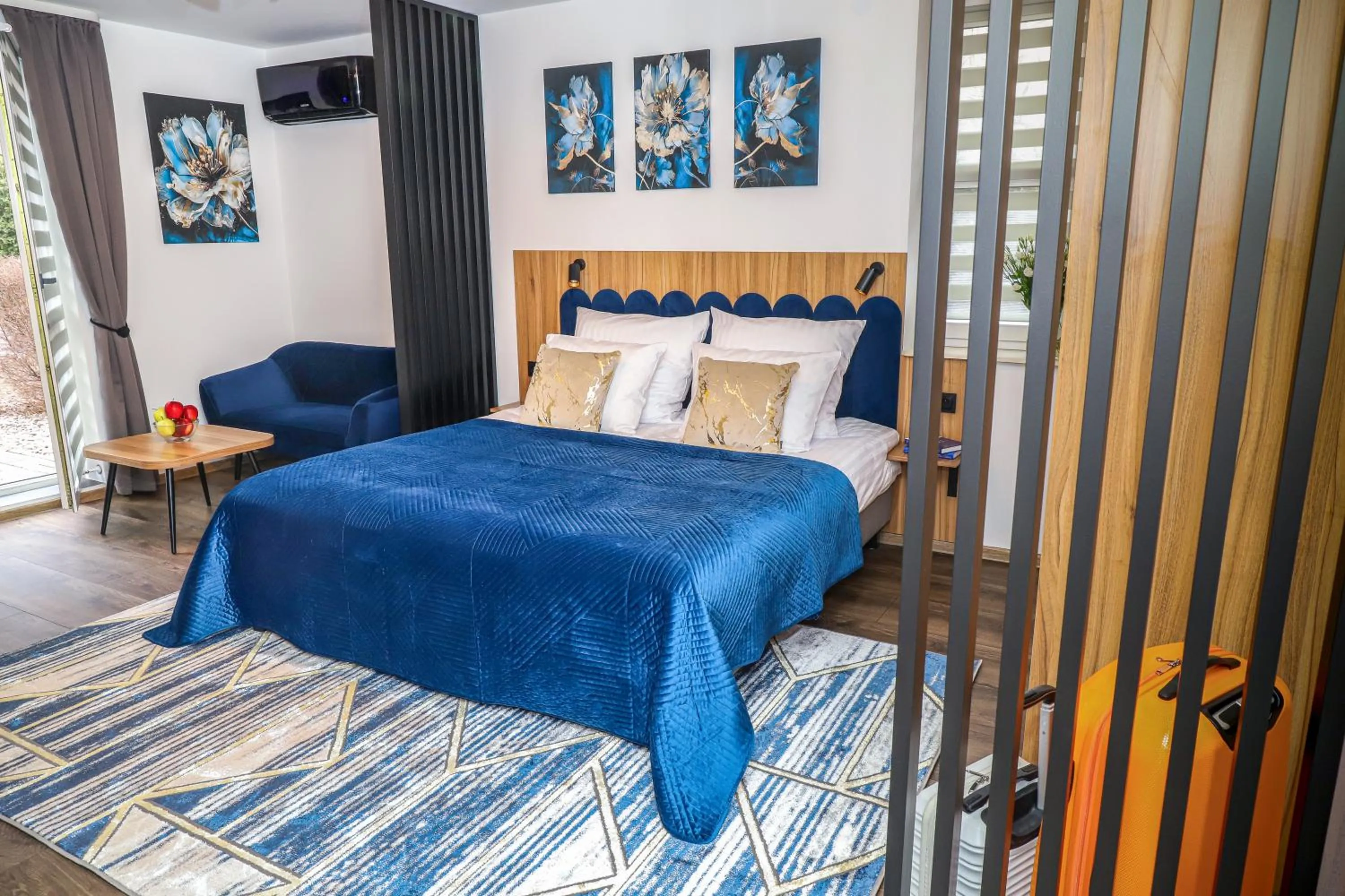 Patio, Bed in Warsaw Apartments - Apartamenty Sadyba