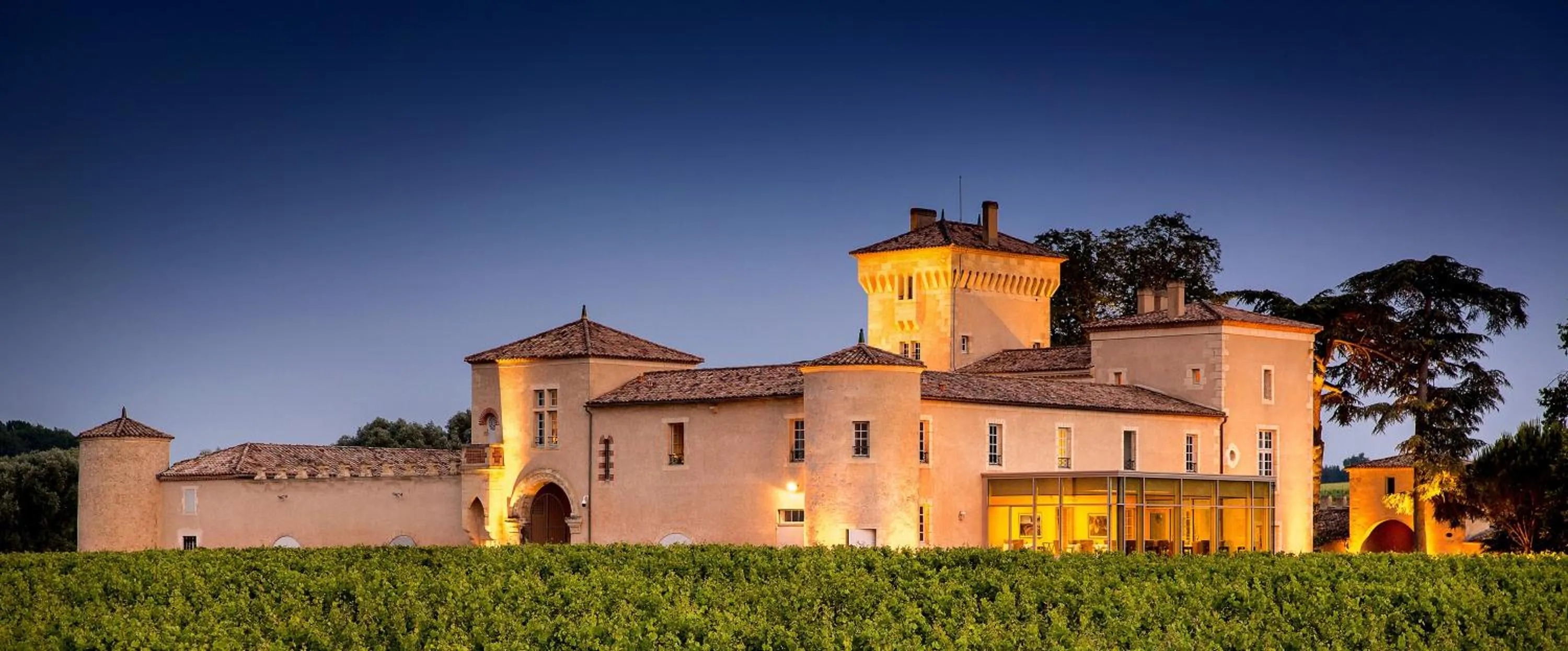 Property building in Château Lafaurie-Peyraguey Hôtel & Restaurant LALIQUE