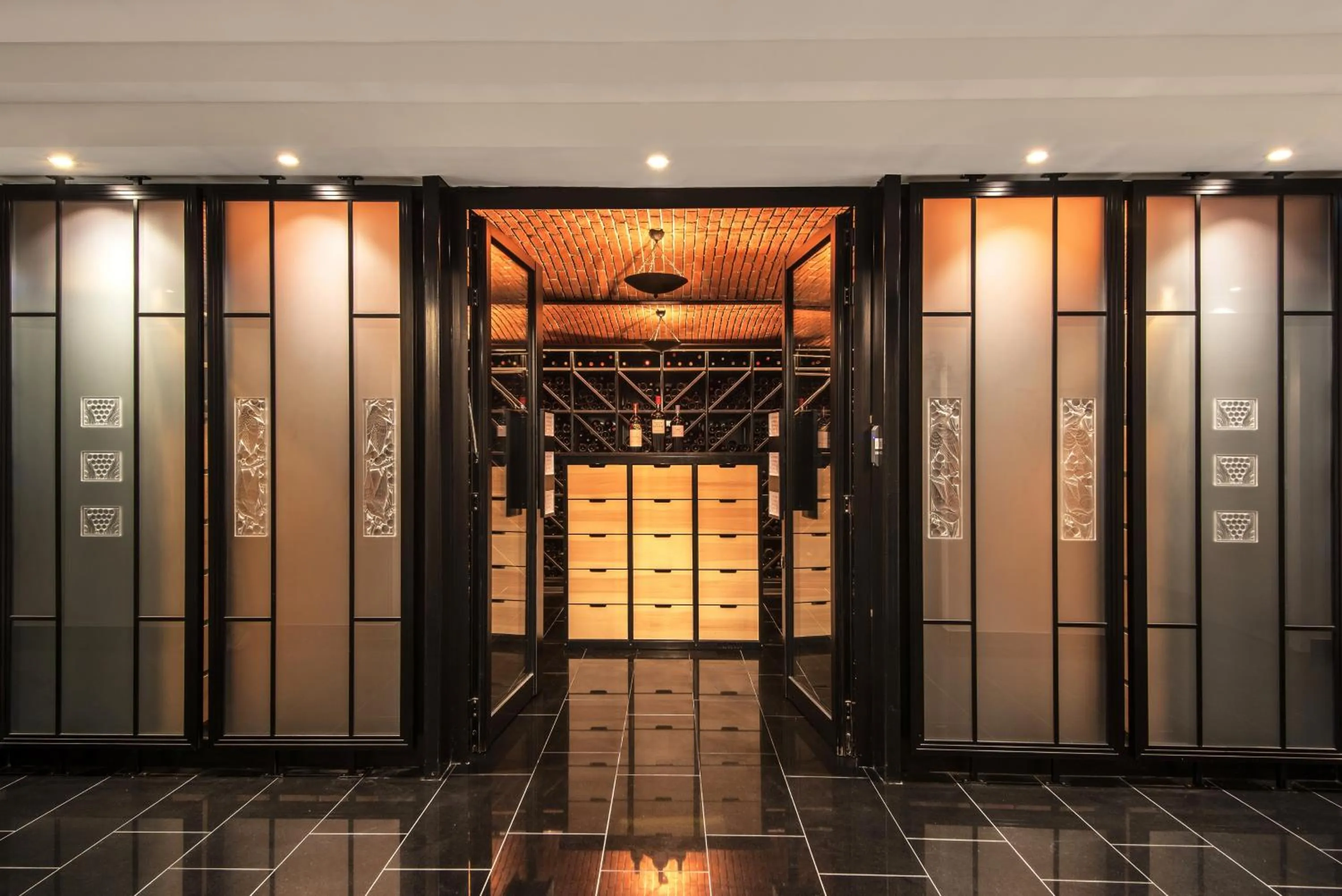 On-site shops in Château Lafaurie-Peyraguey Hôtel & Restaurant LALIQUE