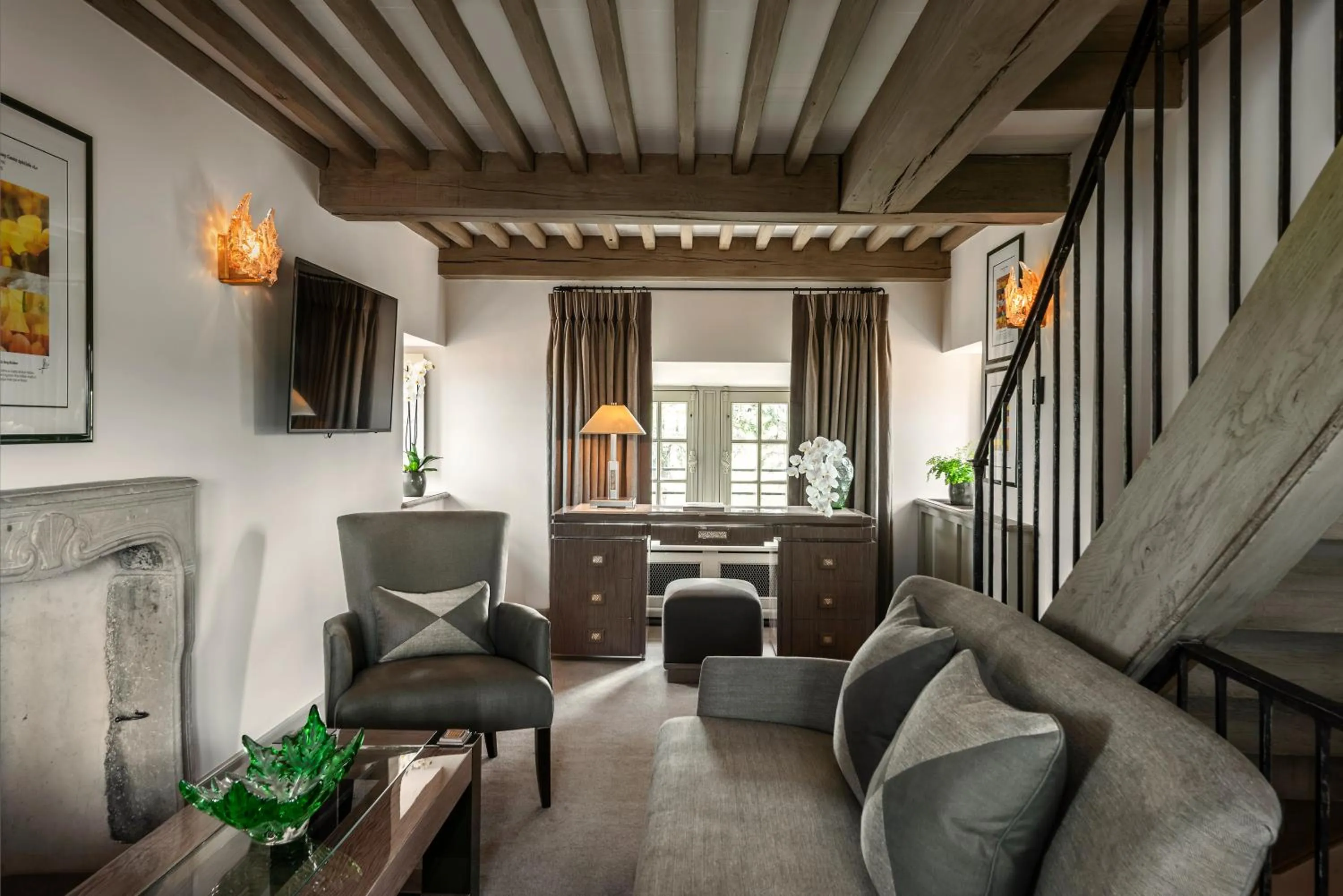 Living room in Château Lafaurie-Peyraguey Hôtel & Restaurant LALIQUE