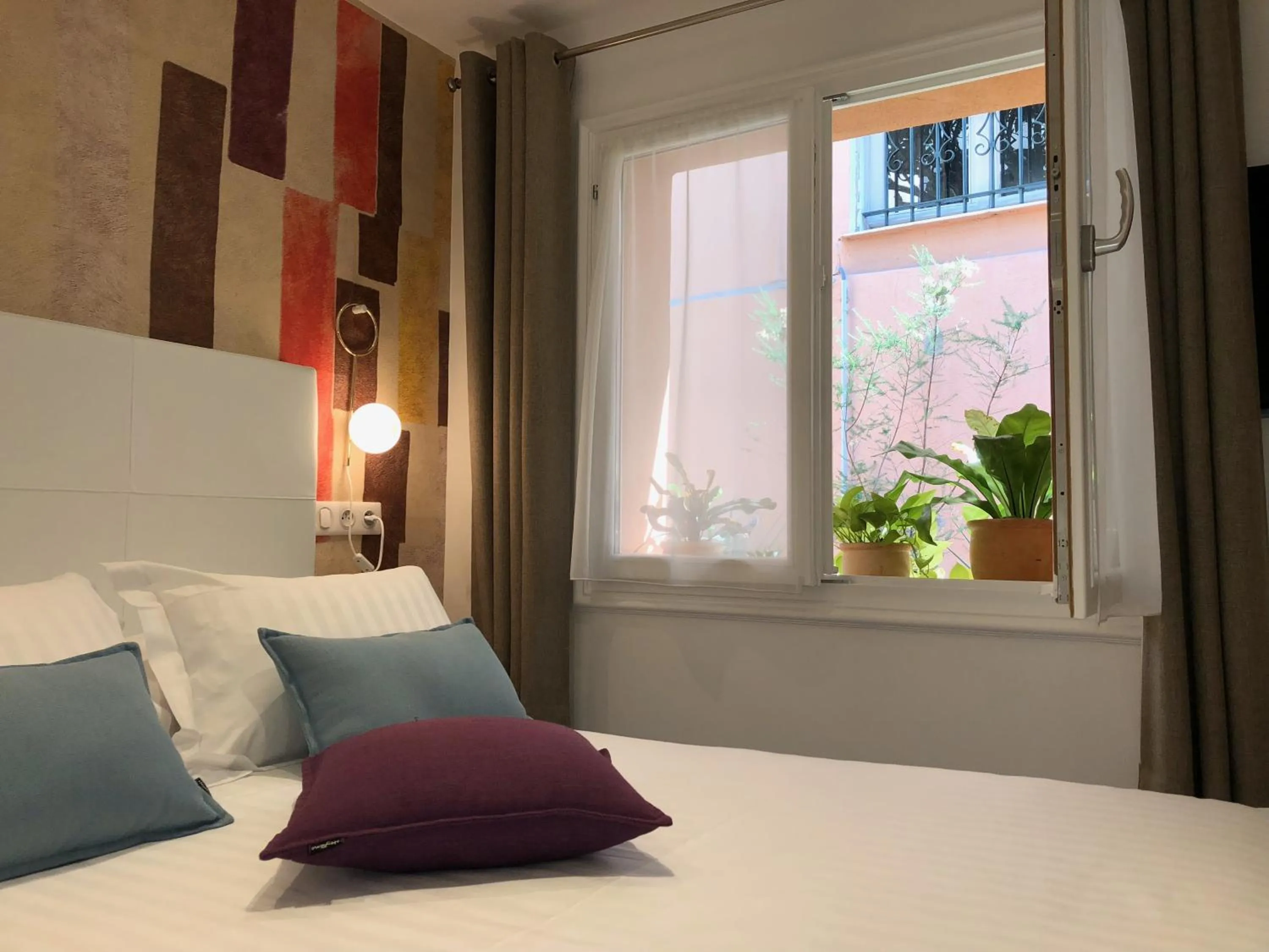 View (from property/room), Bed in Hotel Villa Rose