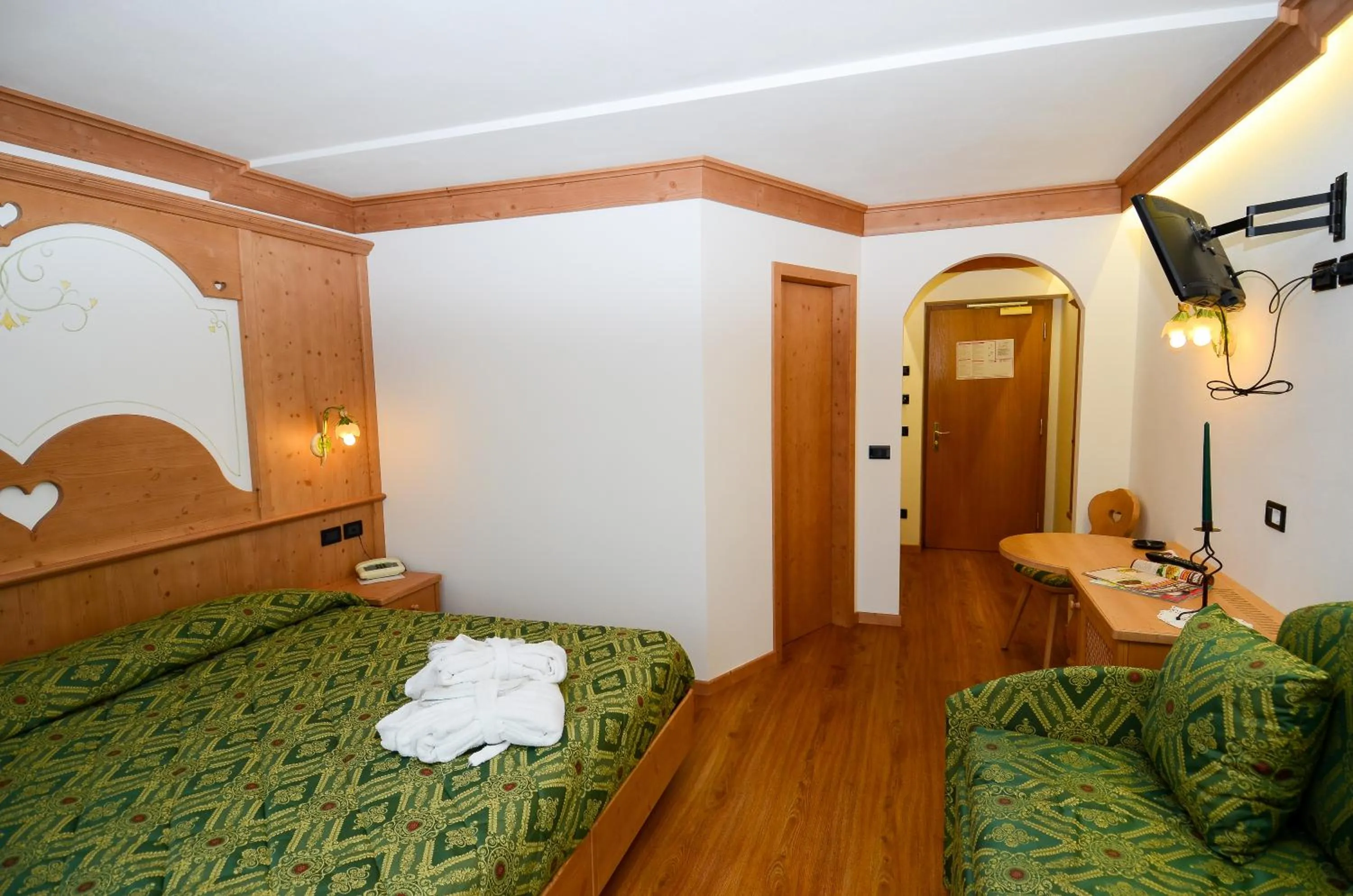 Bedroom, Bed in Hotel Stella Alpina