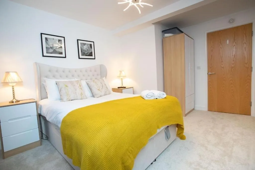 Bedroom, Bed in Live in Leeds Millenium Square Apartment