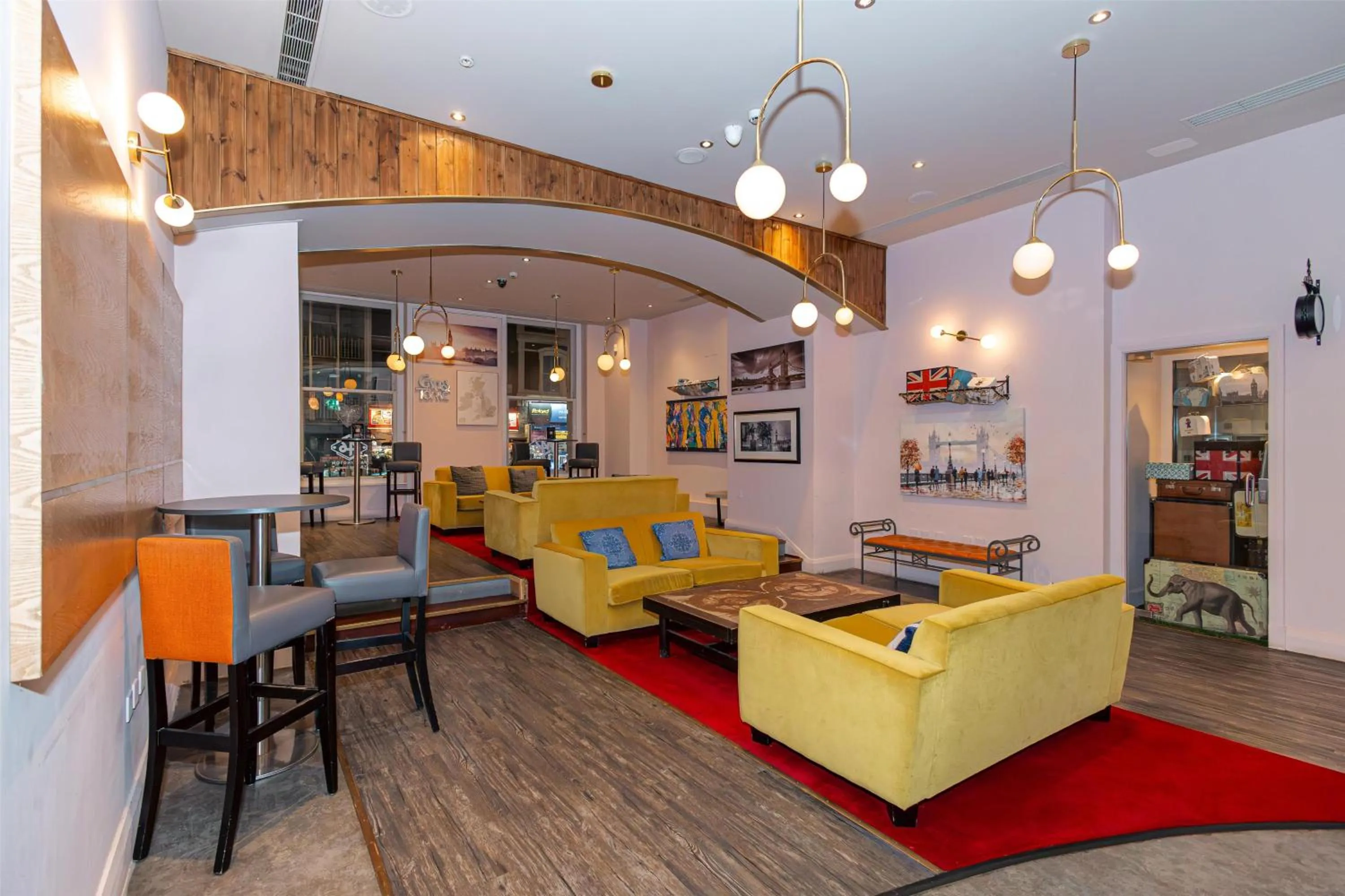 Restaurant/places to eat in Hilton London Paddington