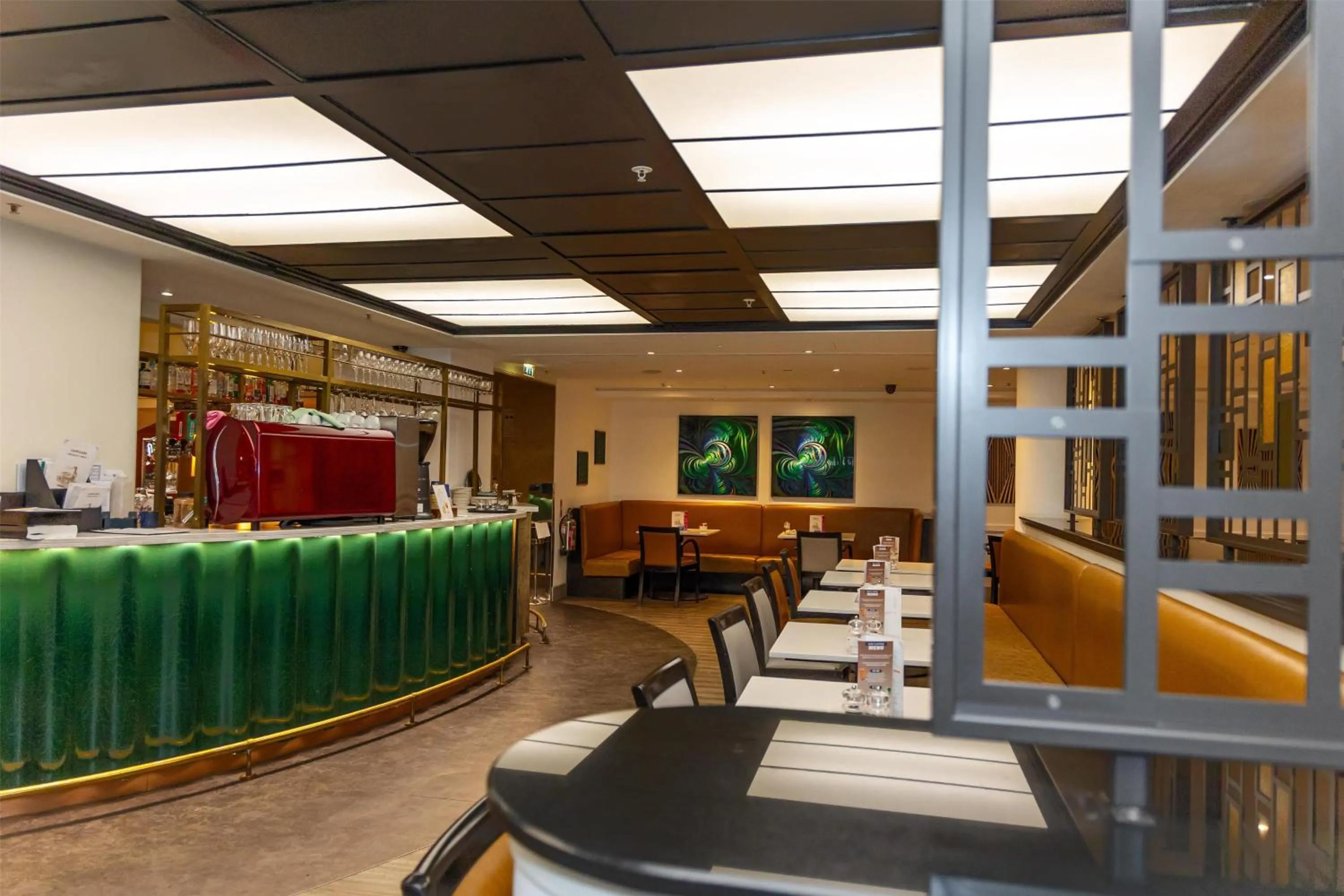 Lounge or bar in Hilton London Paddington