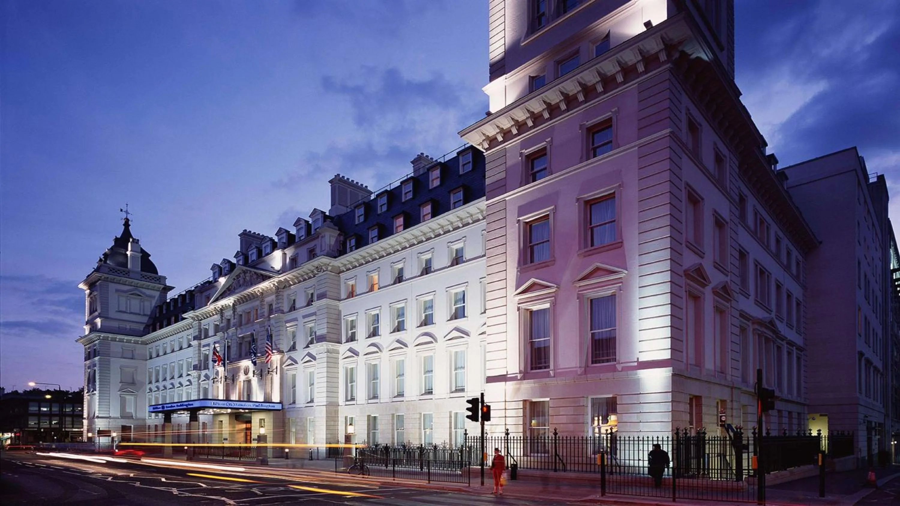 Property building in Hilton London Paddington