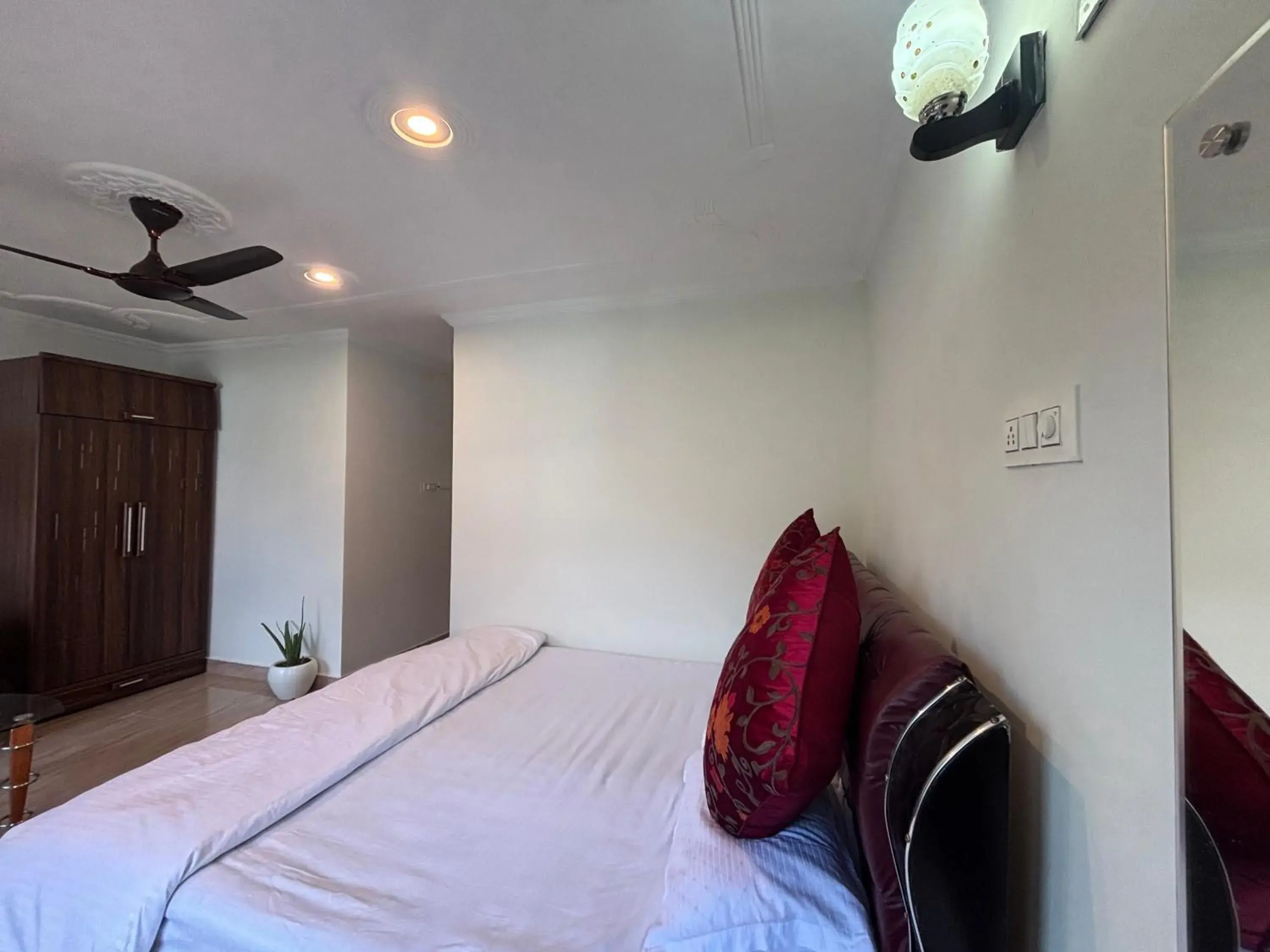 King Room with Lake View - single occupancy in Hotel Crescent King Room with Lake View - single occupancy in Hotel Crescent