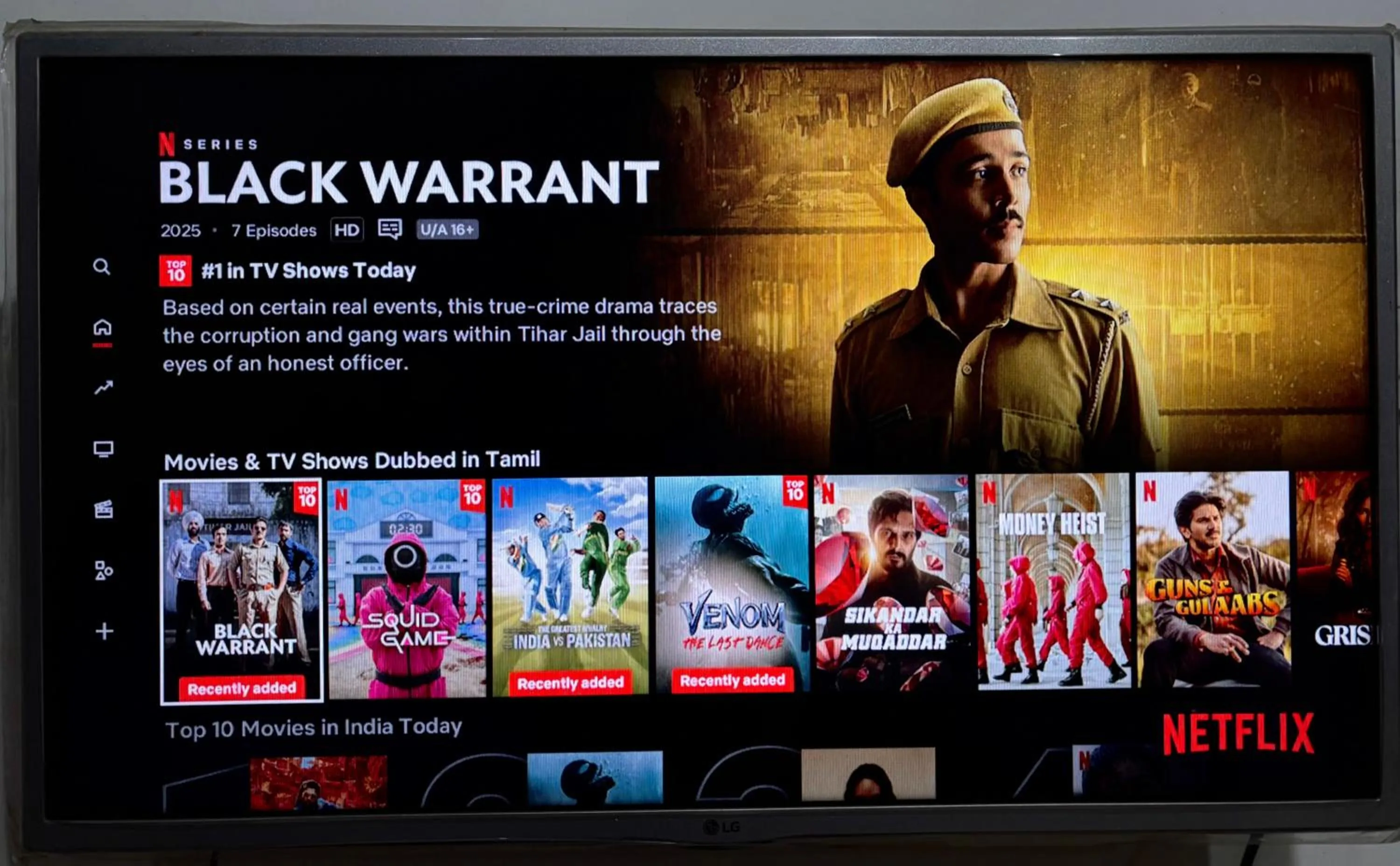 TV and multimedia in Hotel Crescent