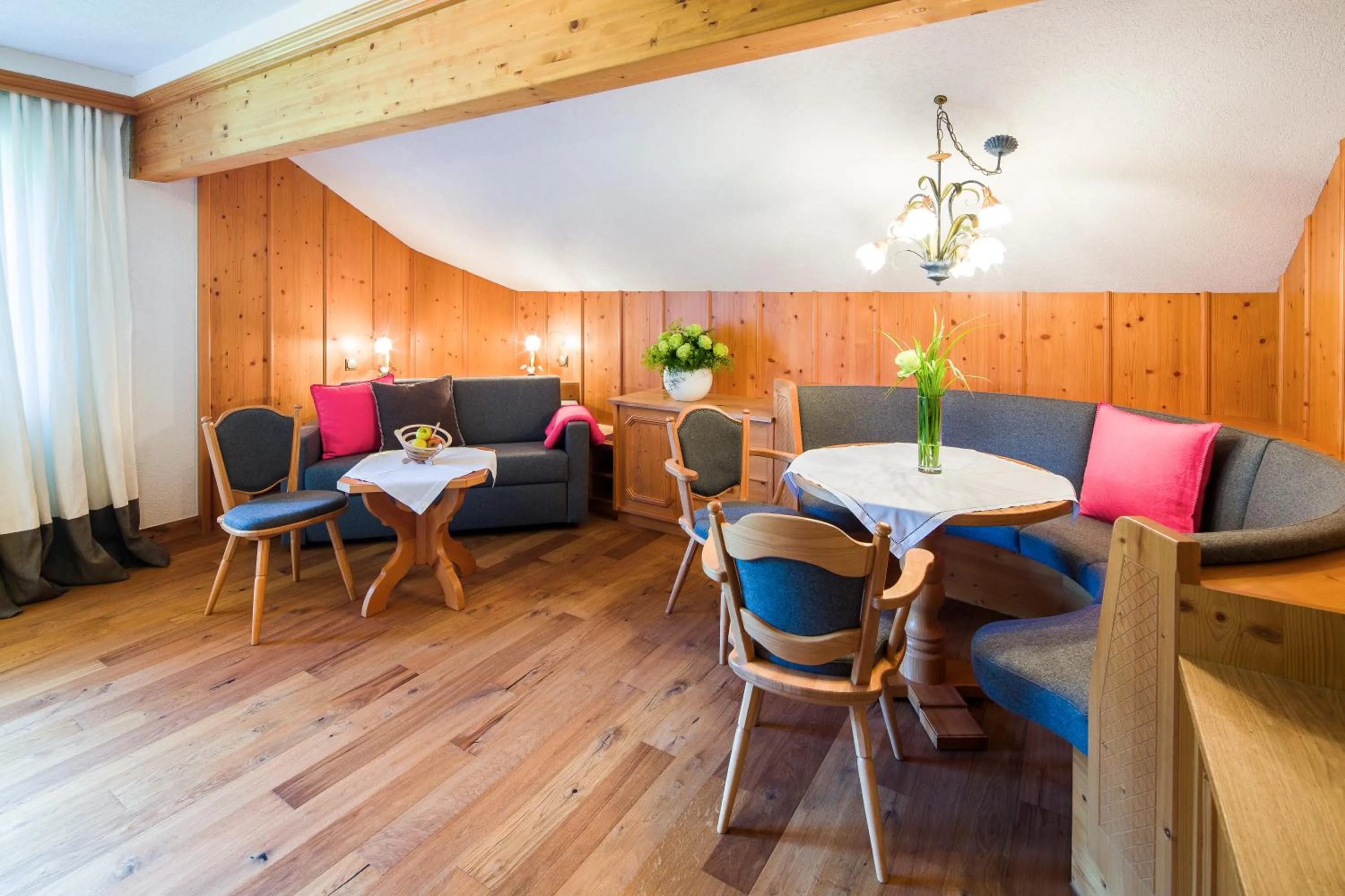 Restaurant/places to eat in Haller's Geniesserhotel