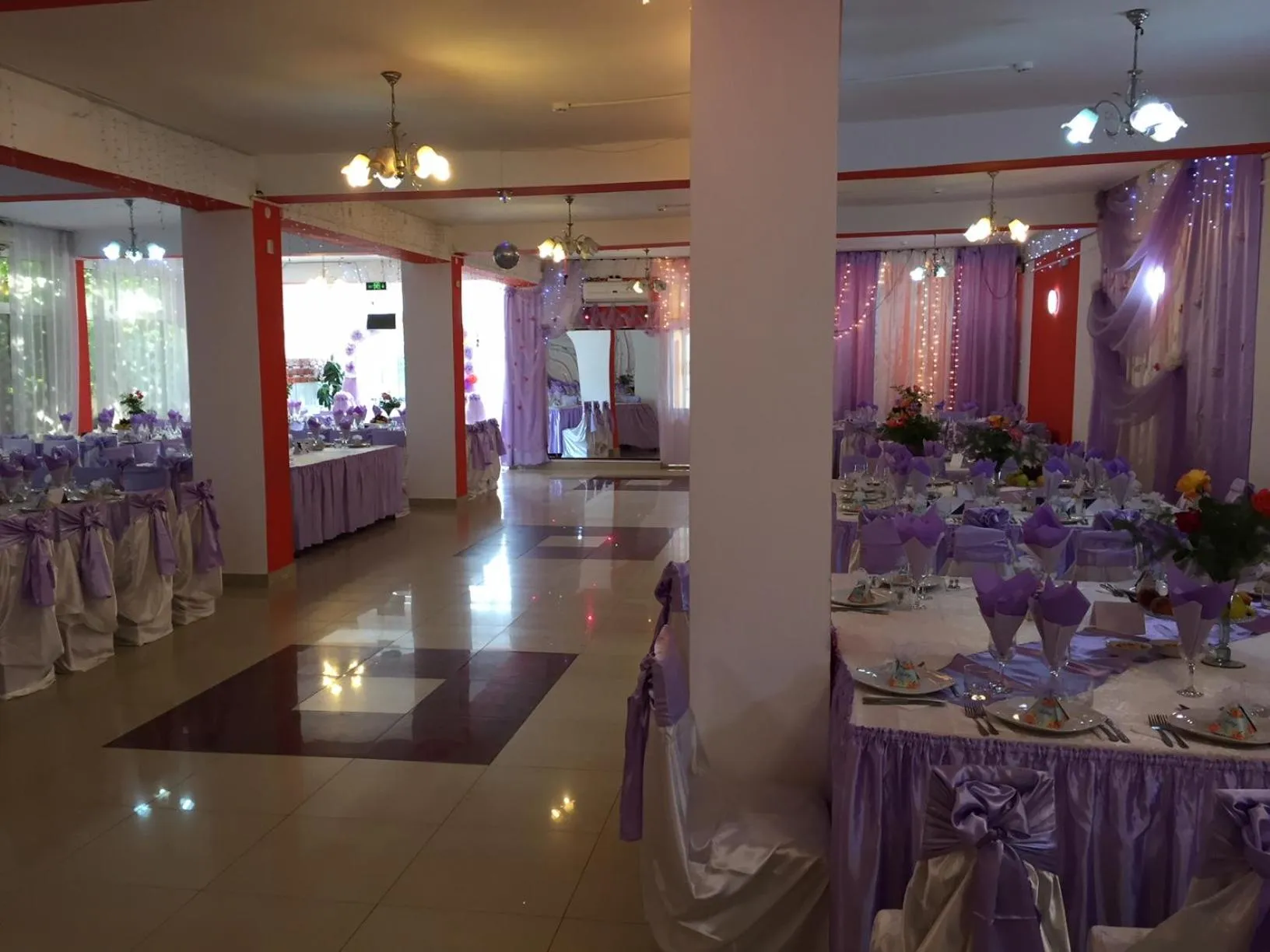 Restaurant/places to eat in Hotel Continental