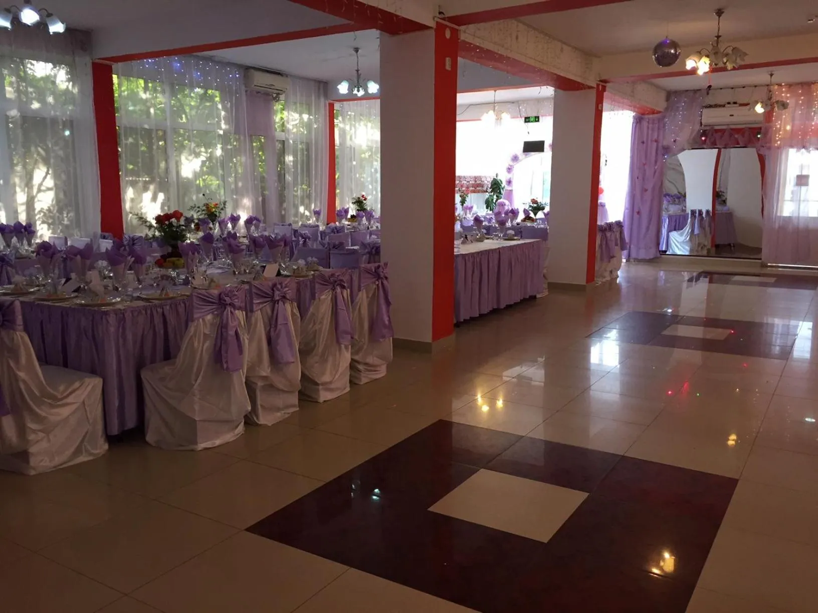 Restaurant/places to eat in Hotel Continental