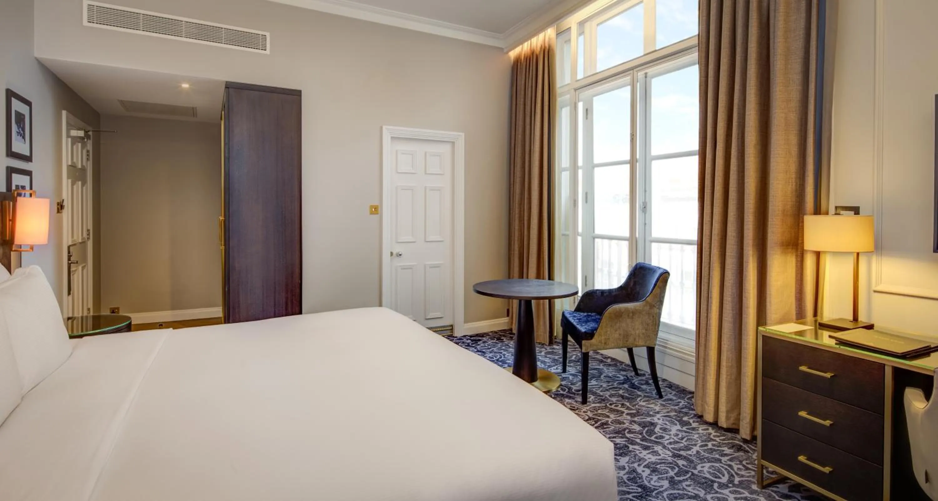 Bedroom, Bed in Hilton London Euston