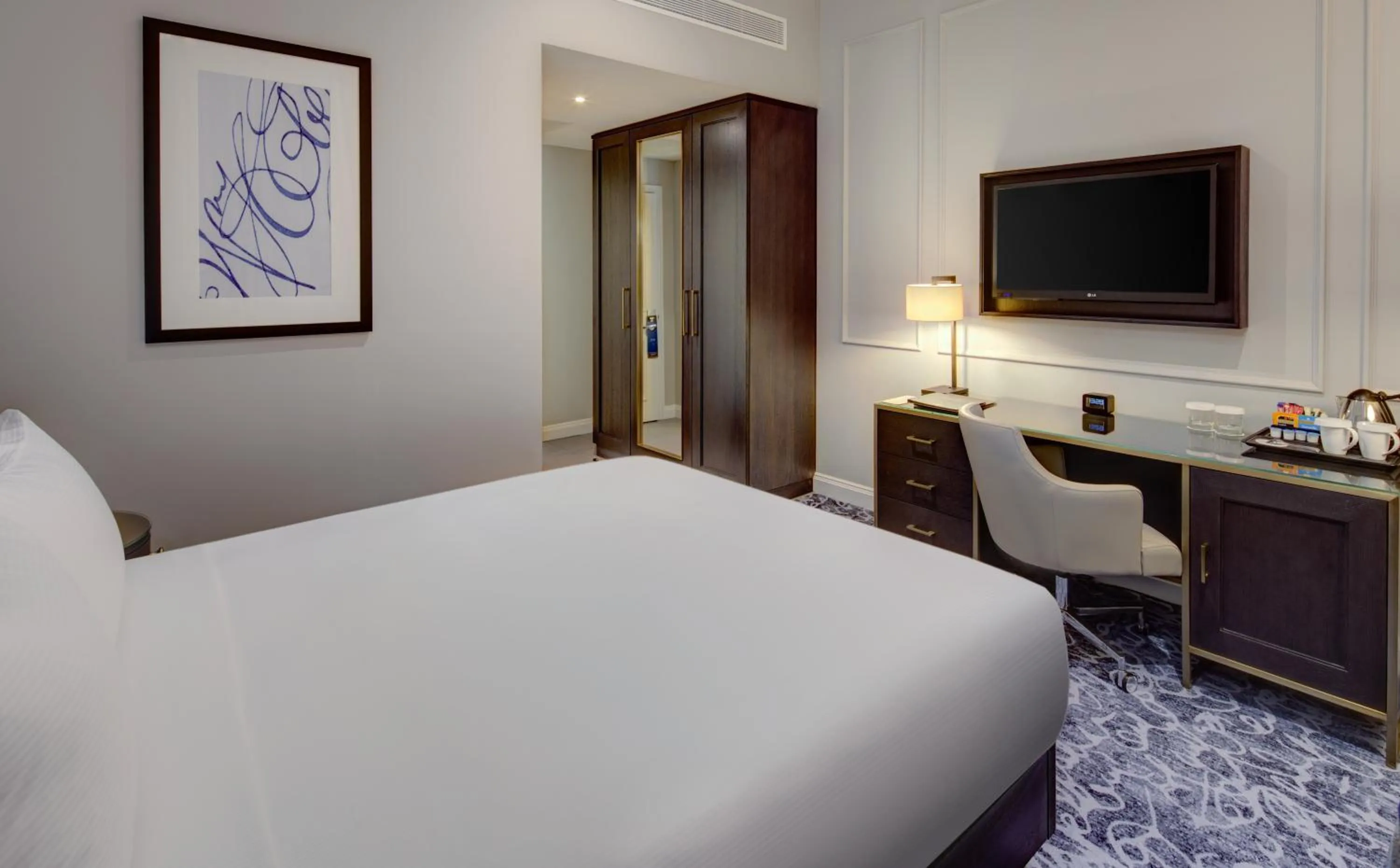 Bedroom, Bed in Hilton London Euston