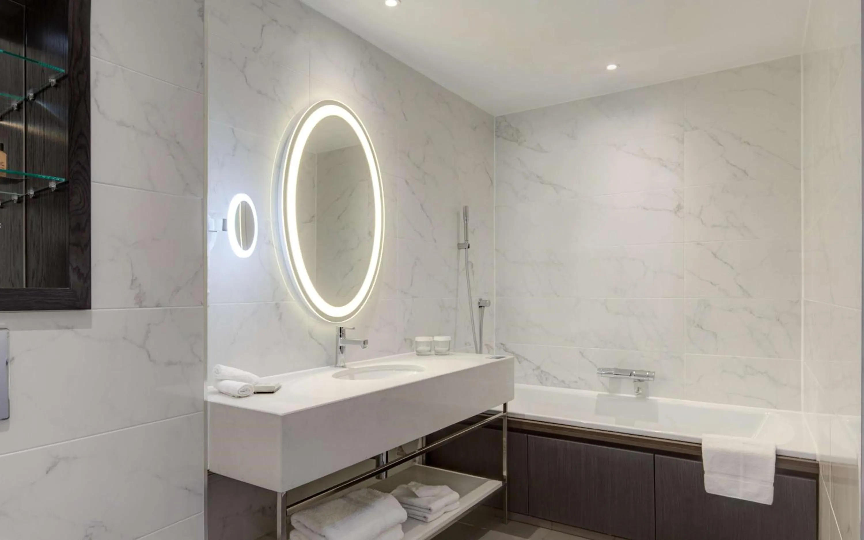 Bathroom in Hilton London Euston