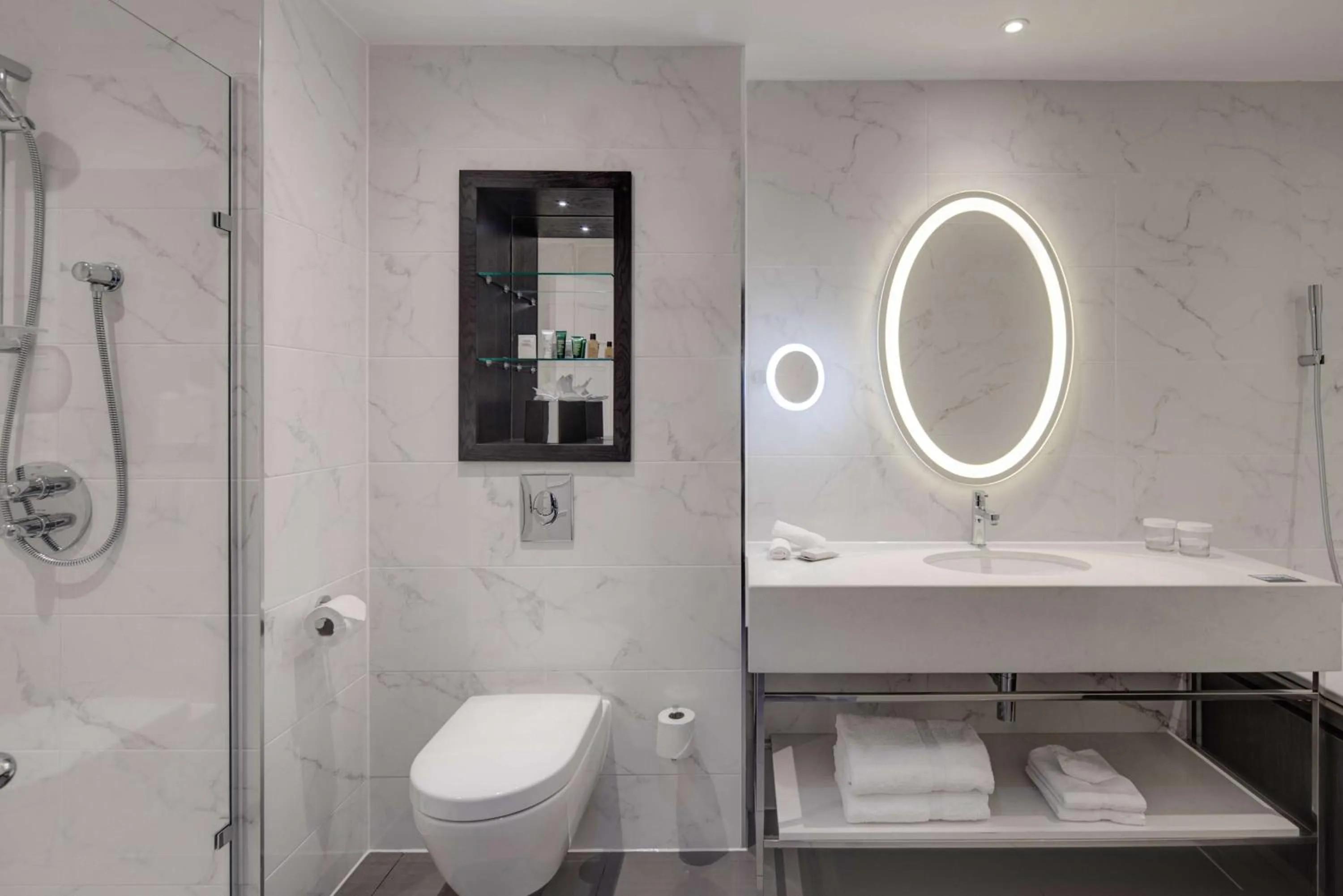 Bathroom in Hilton London Euston