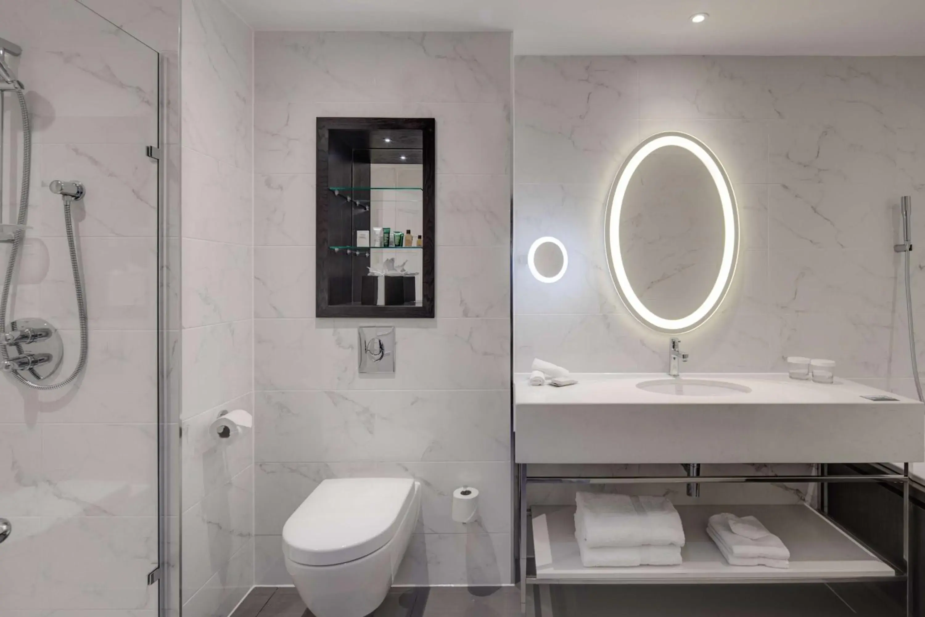 Bathroom in Hilton London Euston Bathroom in Hilton London Euston