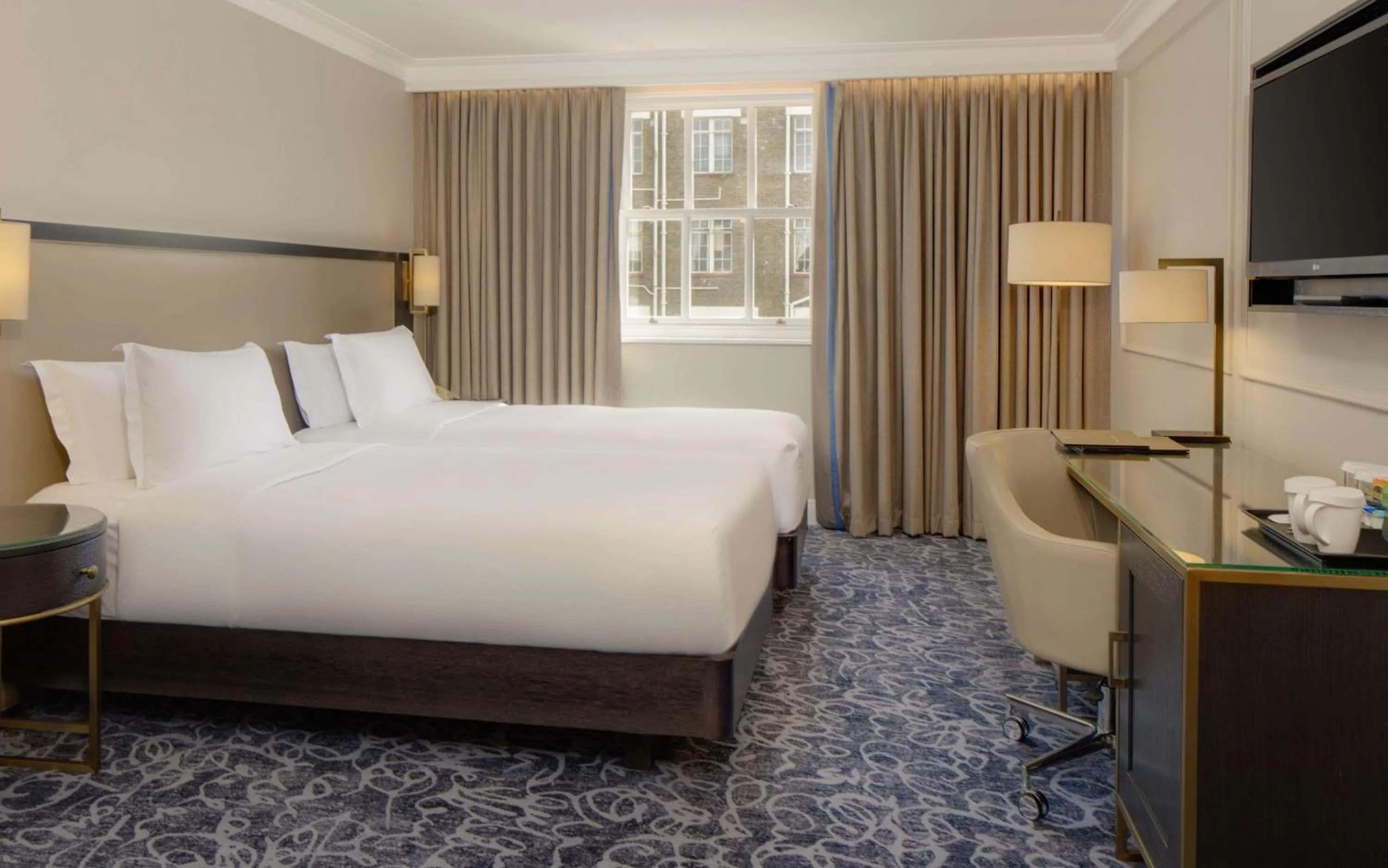 Bedroom, Bed in Hilton London Euston