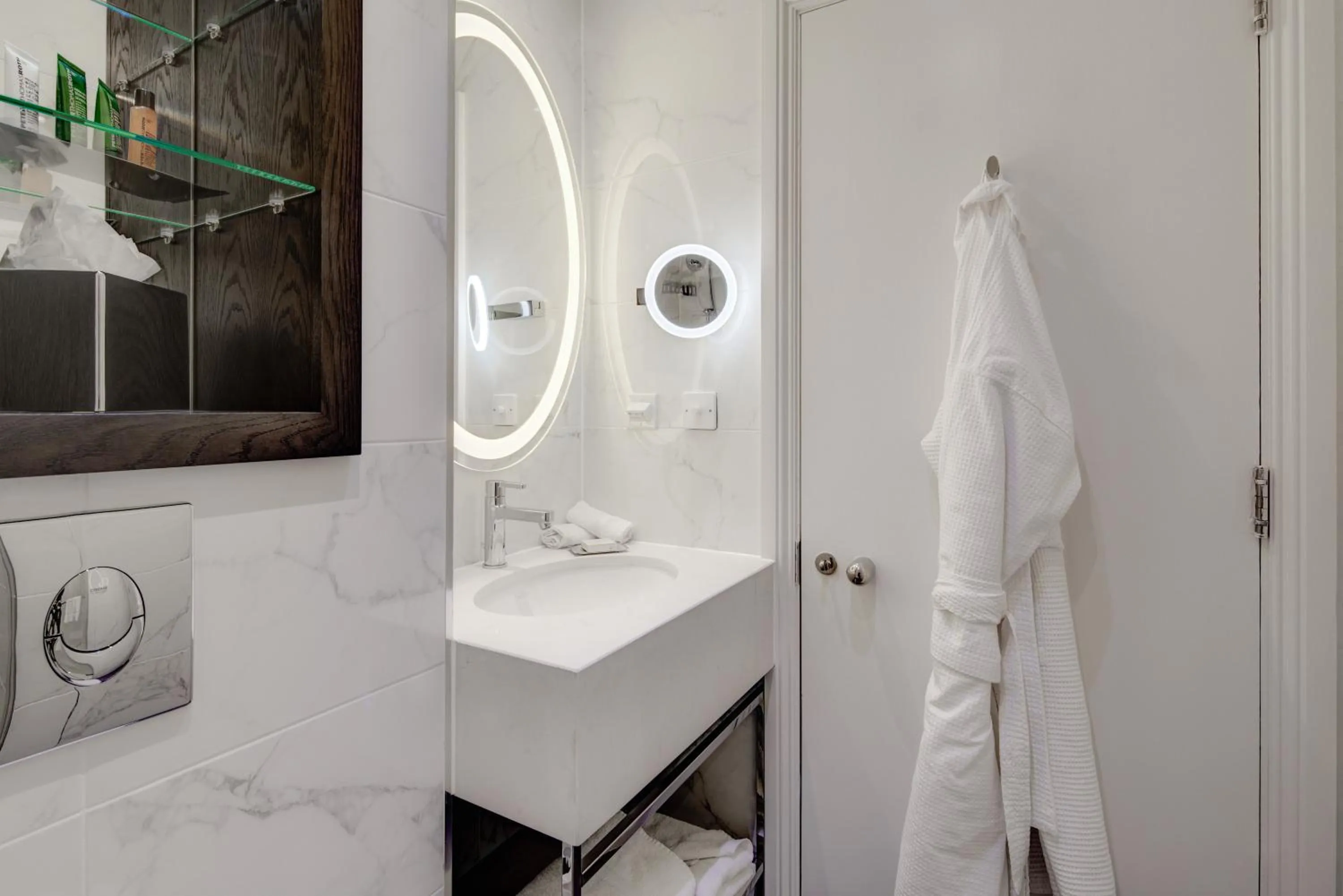 Bathroom in Hilton London Euston