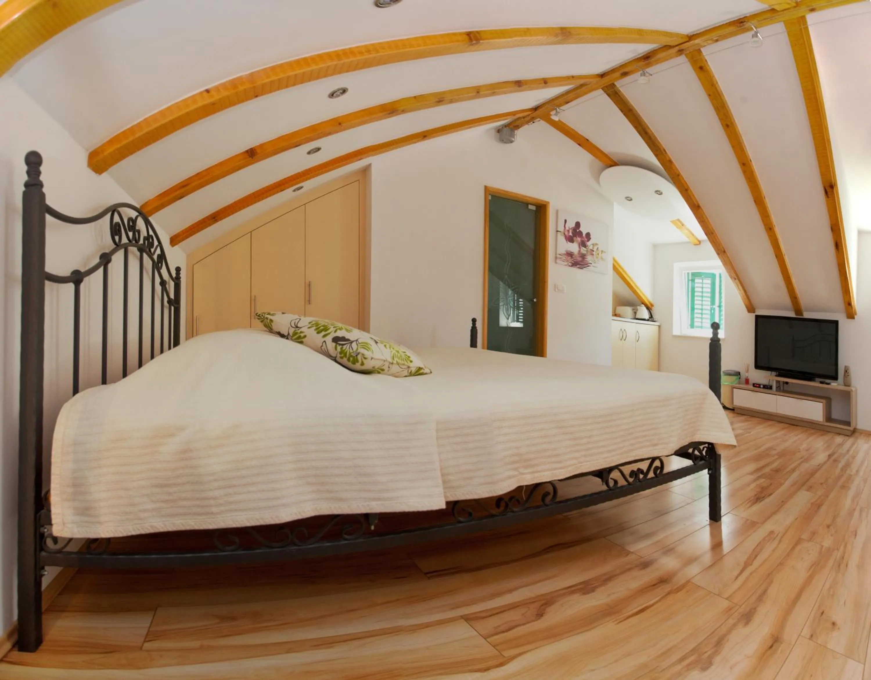 TV and multimedia, Bed in House Sandra