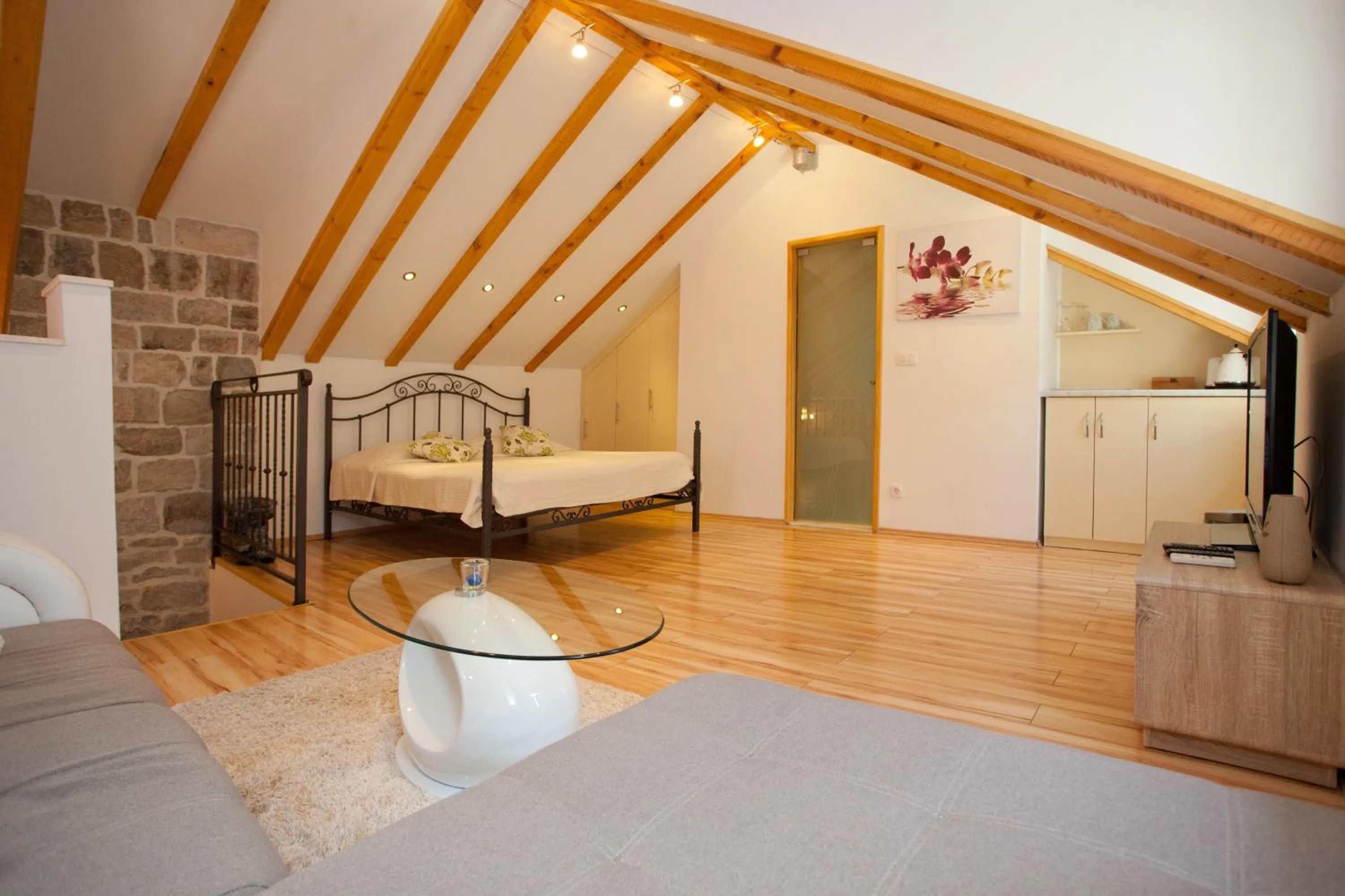 TV and multimedia, Bed in House Sandra