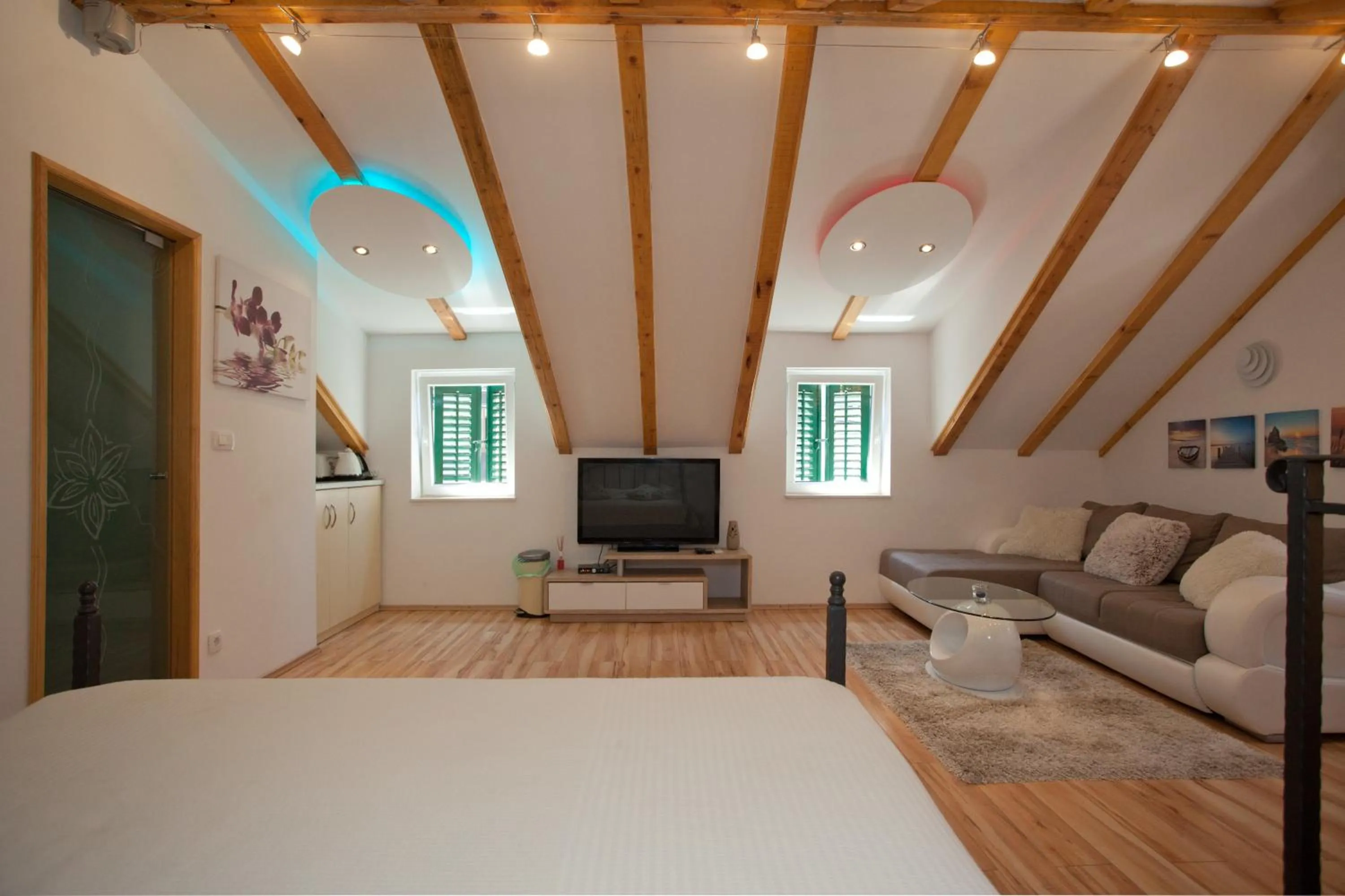 TV and multimedia, Bed in House Sandra