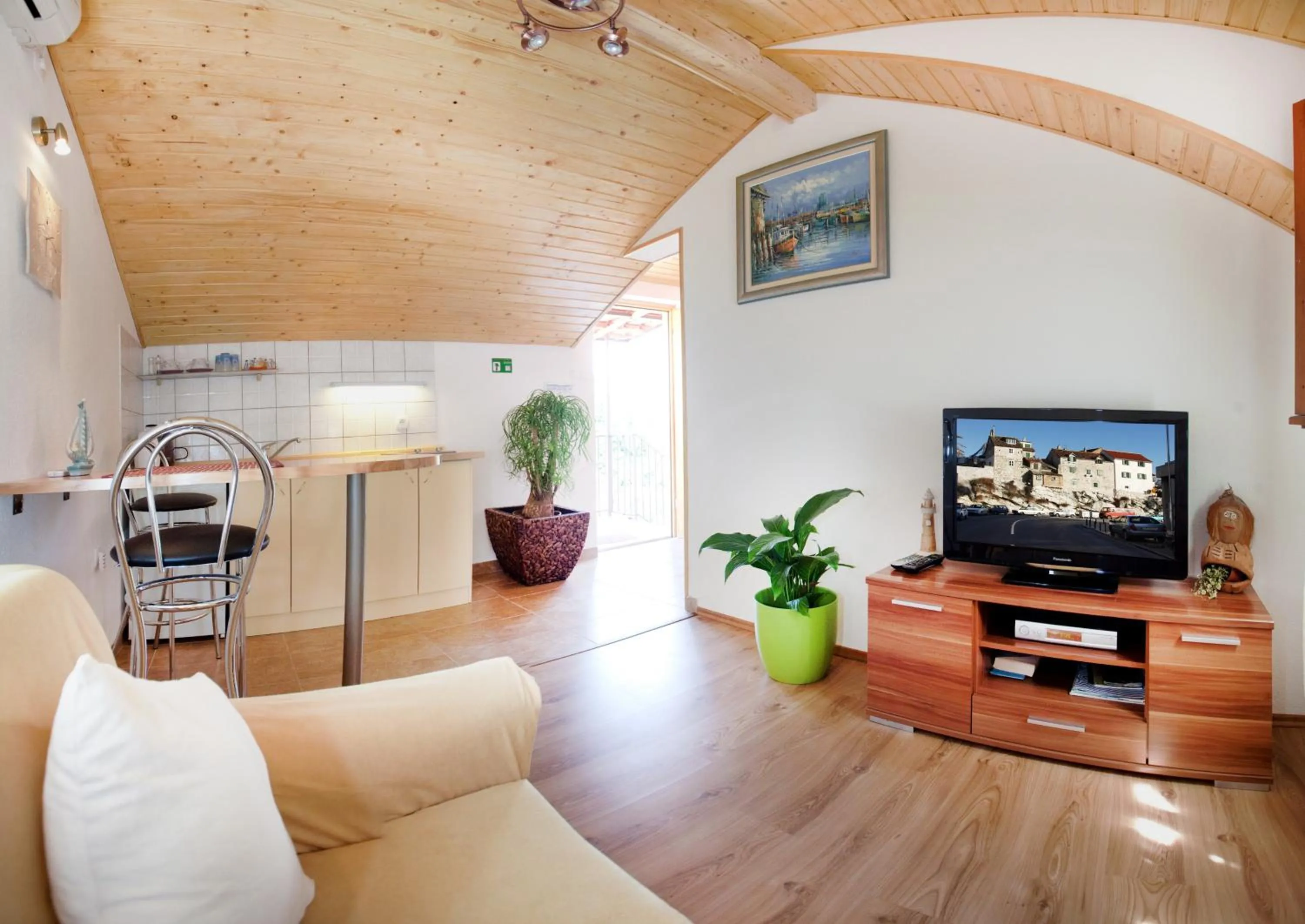 TV and multimedia in House Sandra